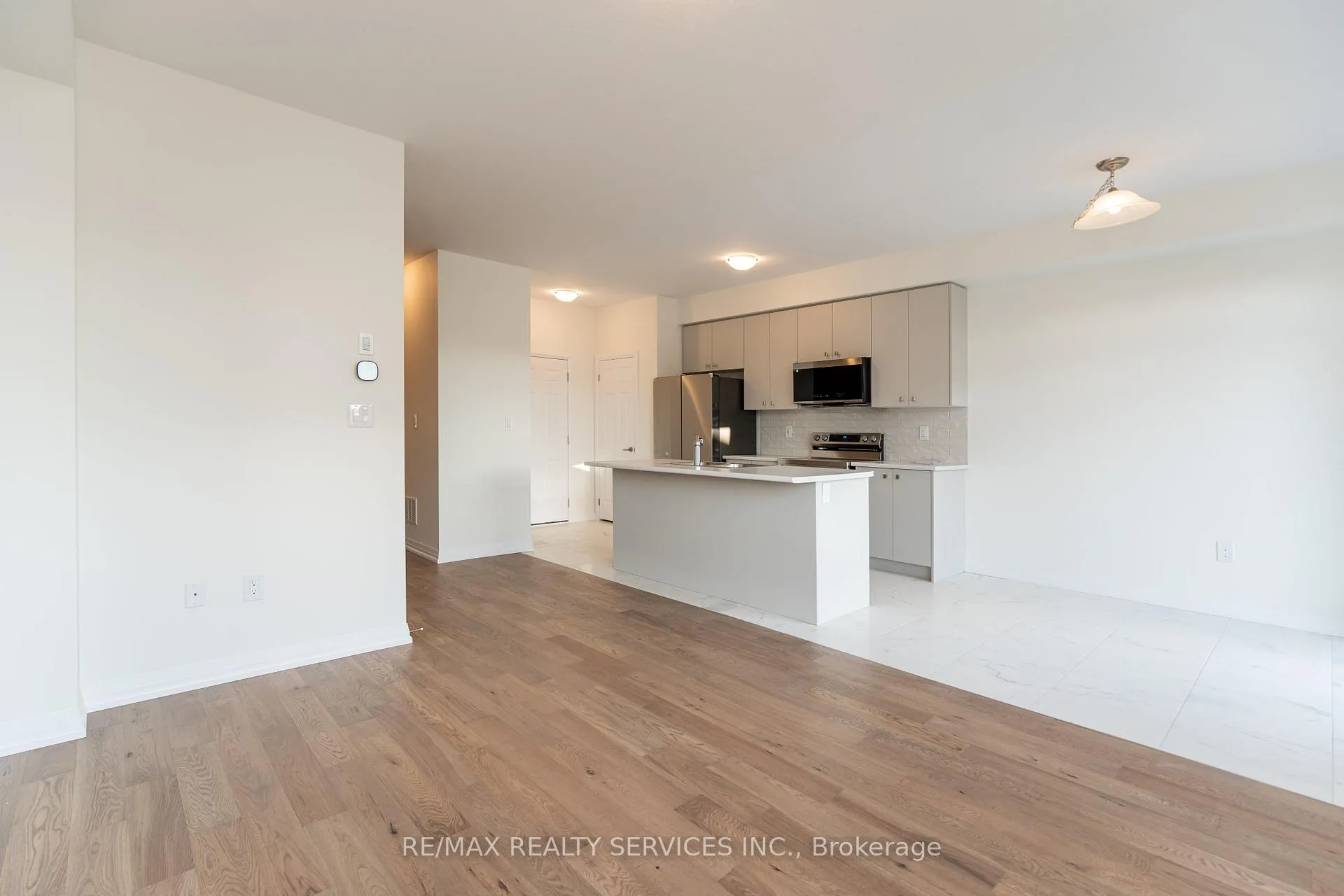 Photo 23 of 95 Granville Crescent, Haldimand — HOMEH
