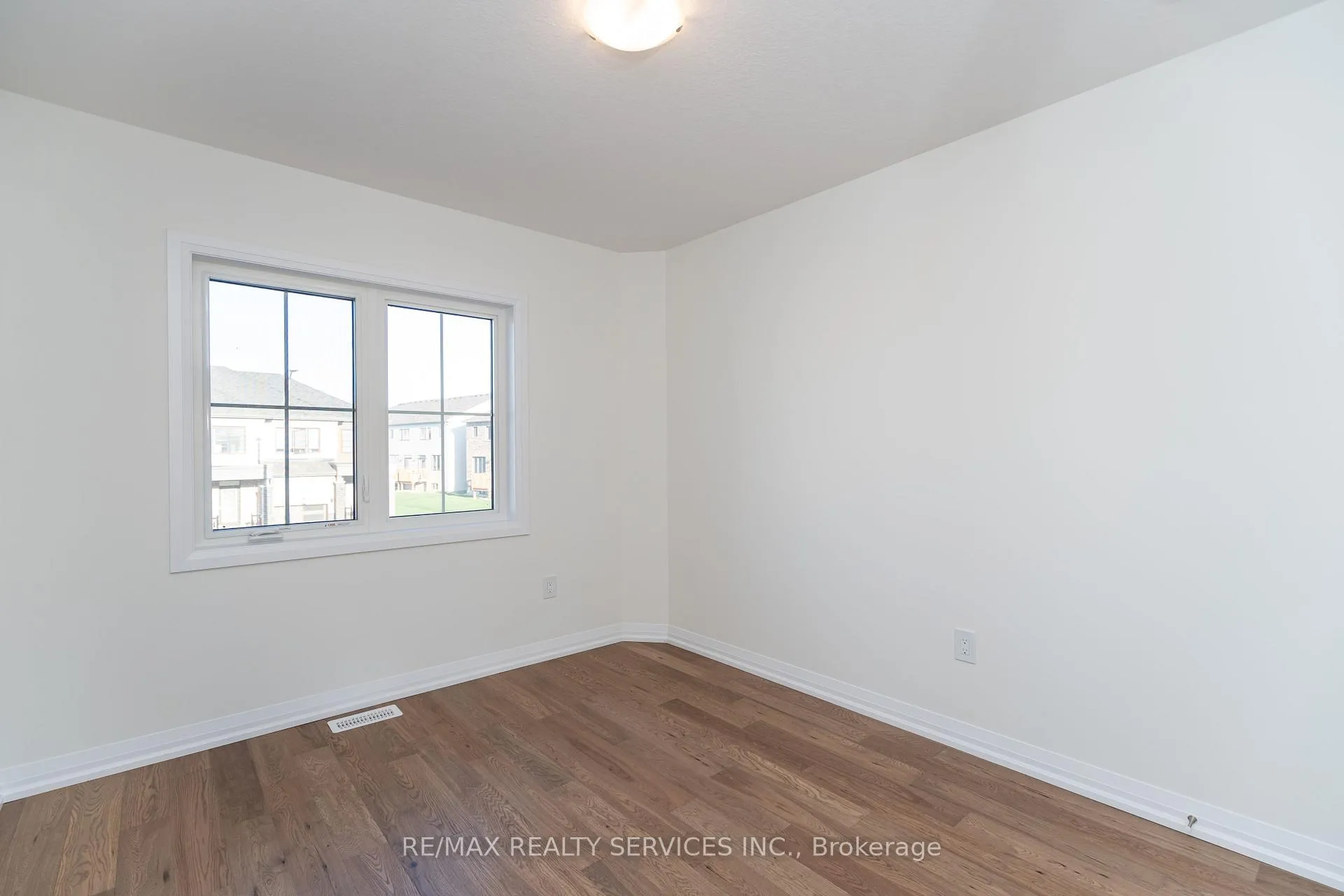 Photo 36 of 95 Granville Crescent, Haldimand — HOMEH