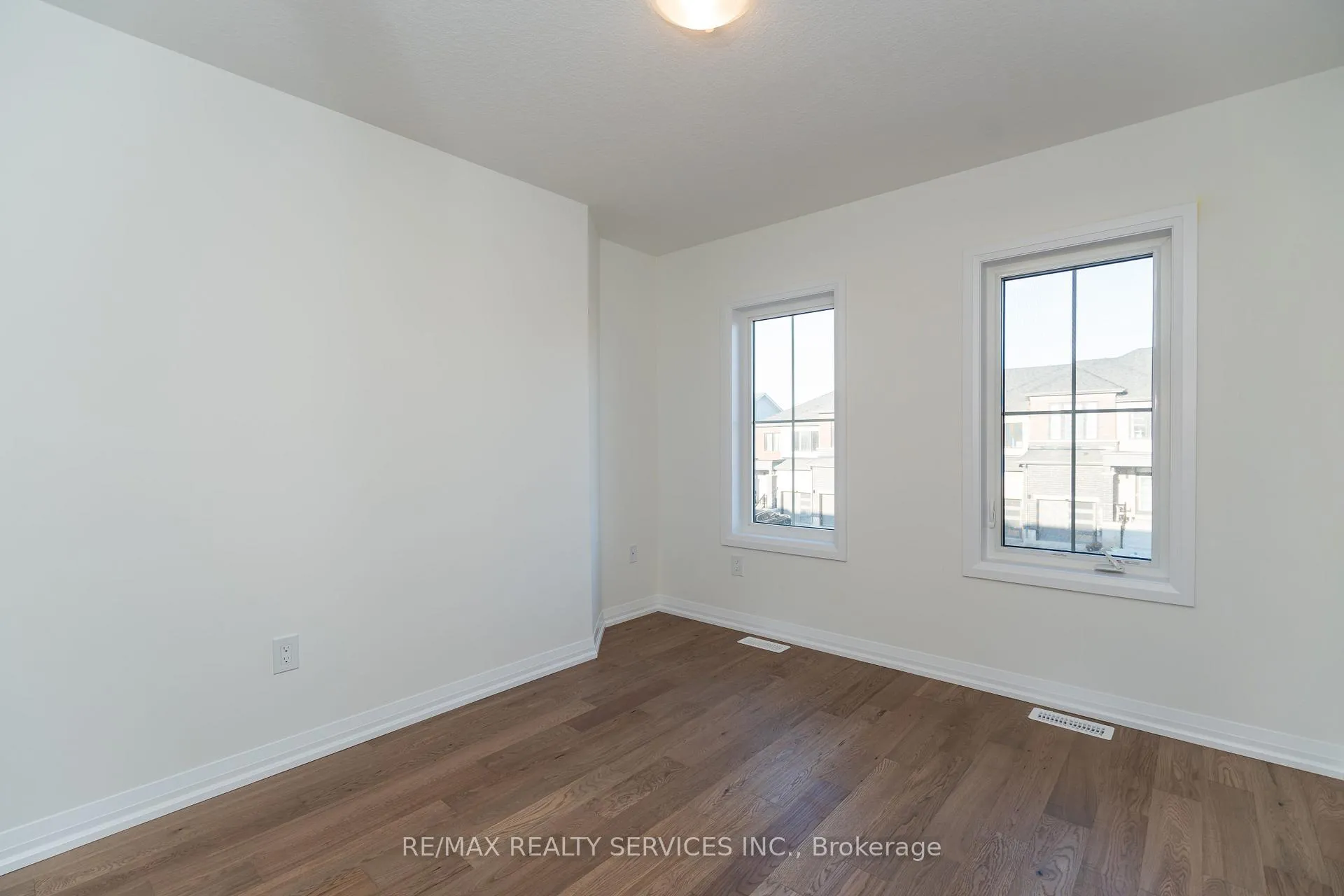 Photo 39 of 95 Granville Crescent, Haldimand — HOMEH