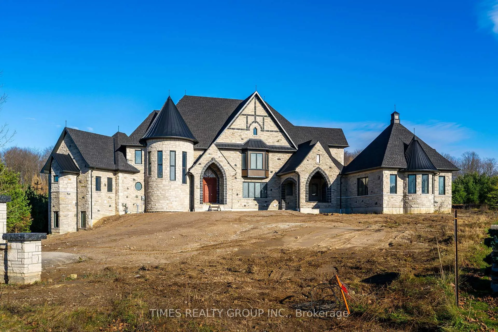 Photo 2 of 17 Edgewild Drive, Caledon, Palgrave — HOMEH