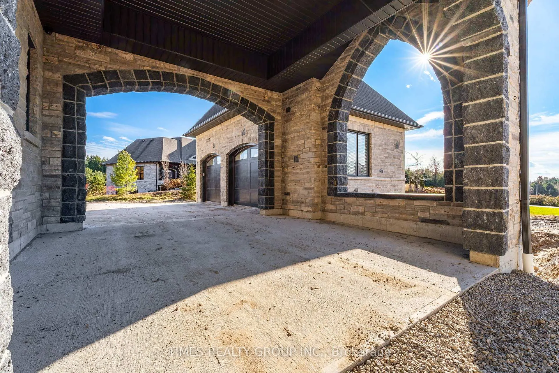 Photo 4 of 17 Edgewild Drive, Caledon, Palgrave — HOMEH
