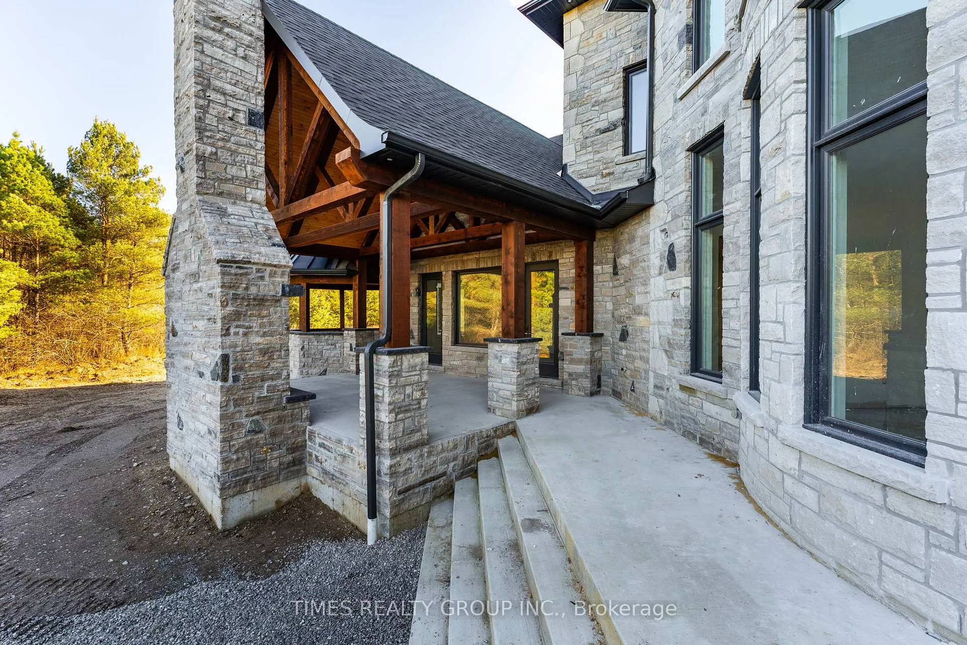 Photo 8 of 17 Edgewild Drive, Caledon, Palgrave — HOMEH