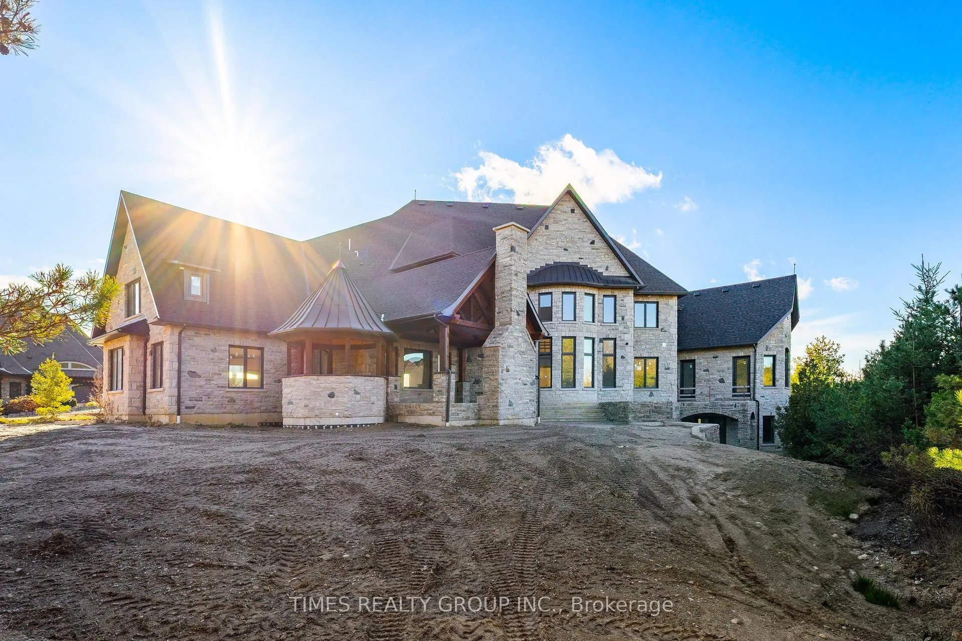 Photo 10 of 17 Edgewild Drive, Caledon, Palgrave — HOMEH