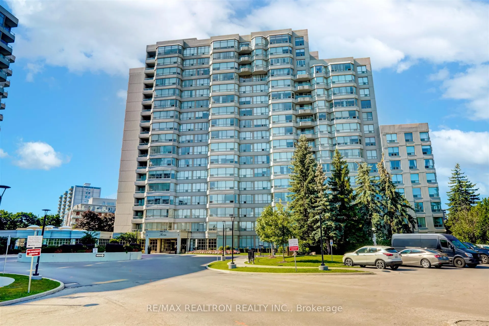 Photo 1 of Unit 100, 7 Townsgate Drive, Vaughan, Crestwood-Springfarm-Yorkhill — HOMEH