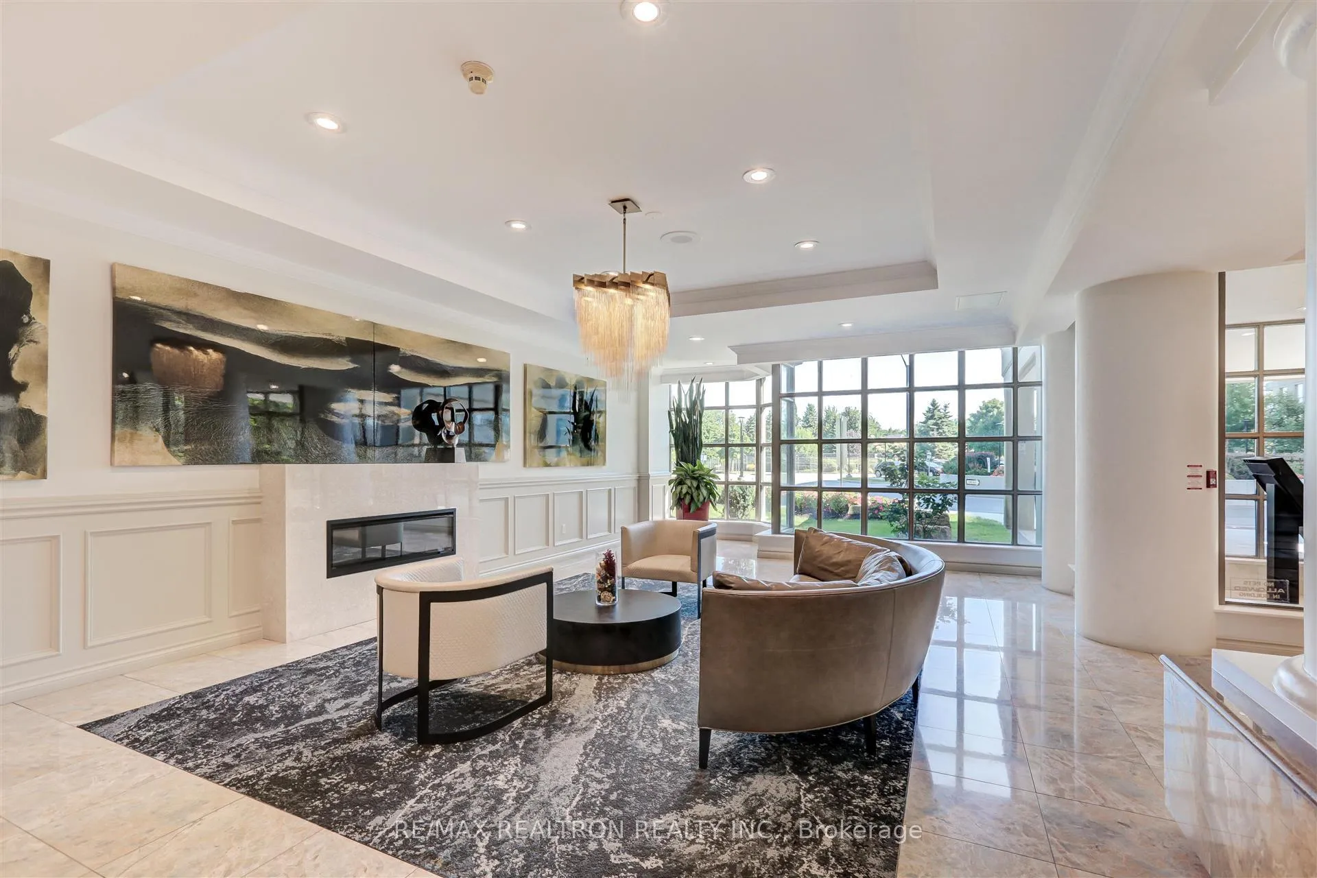 Photo 3 of Unit 100, 7 Townsgate Drive, Vaughan, Crestwood-Springfarm-Yorkhill — HOMEH
