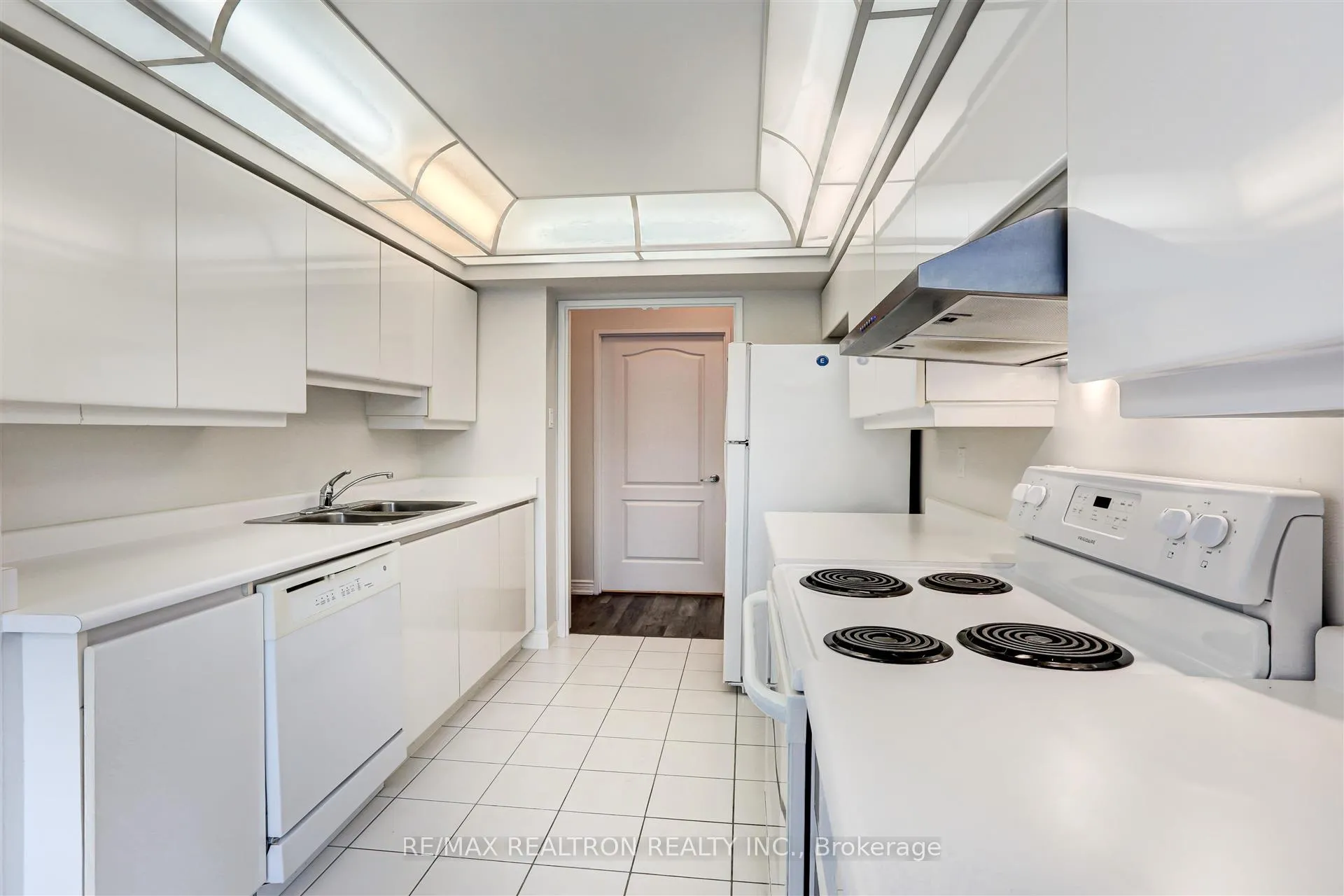 Photo 10 of Unit 100, 7 Townsgate Drive, Vaughan, Crestwood-Springfarm-Yorkhill — HOMEH