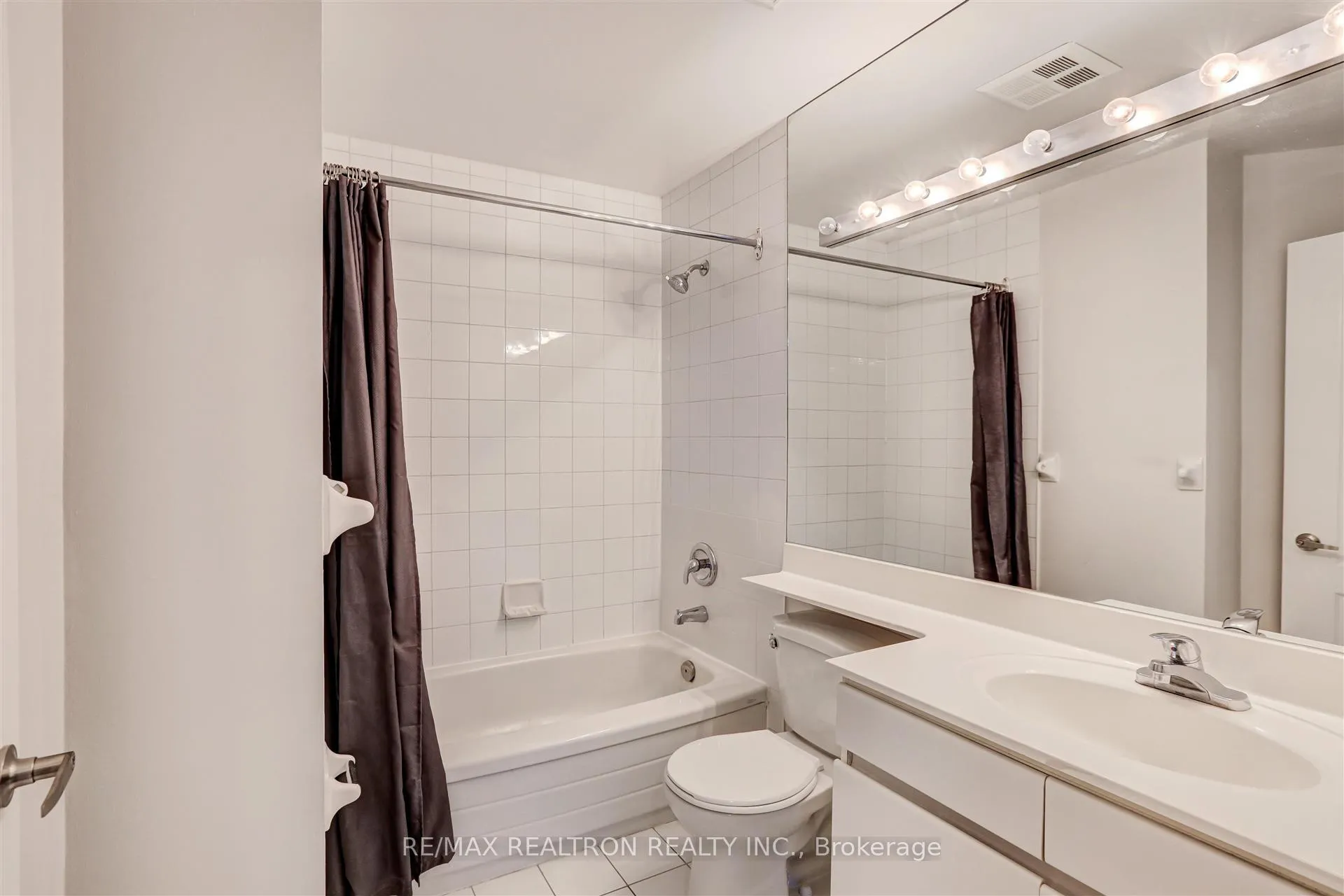 Photo 13 of Unit 100, 7 Townsgate Drive, Vaughan, Crestwood-Springfarm-Yorkhill — HOMEH