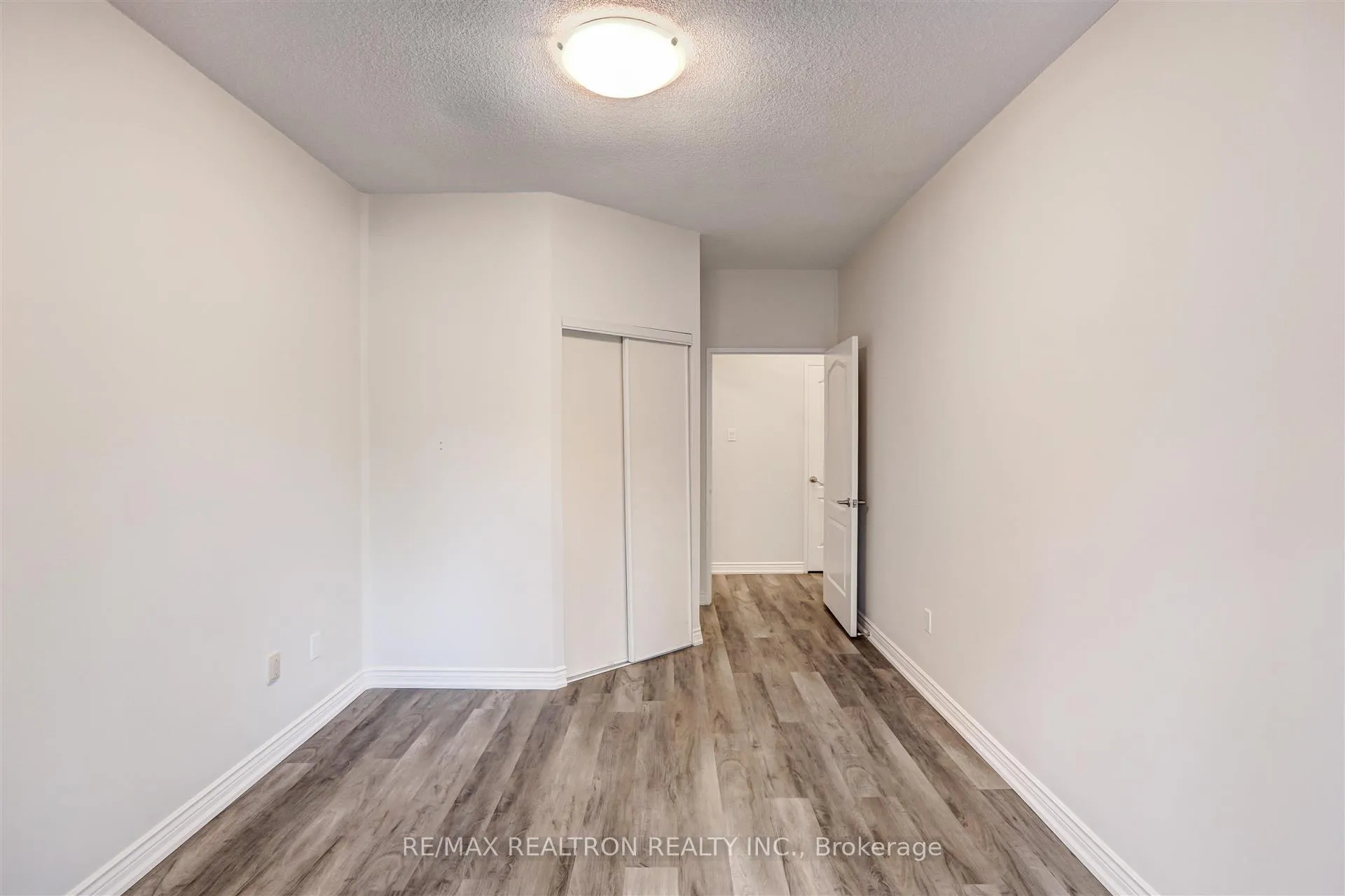 Photo 15 of Unit 100, 7 Townsgate Drive, Vaughan, Crestwood-Springfarm-Yorkhill — HOMEH
