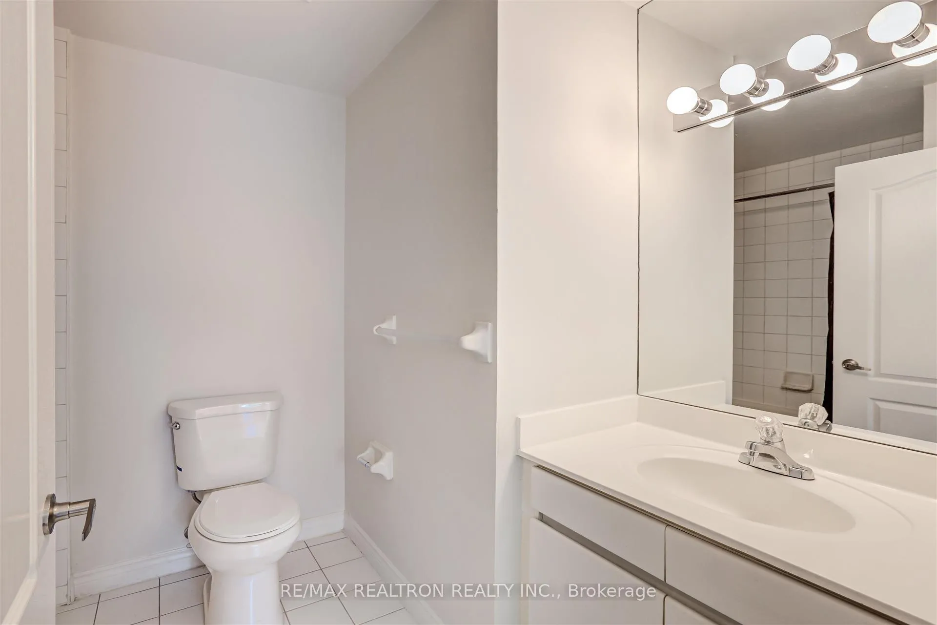 Photo 16 of Unit 100, 7 Townsgate Drive, Vaughan, Crestwood-Springfarm-Yorkhill — HOMEH