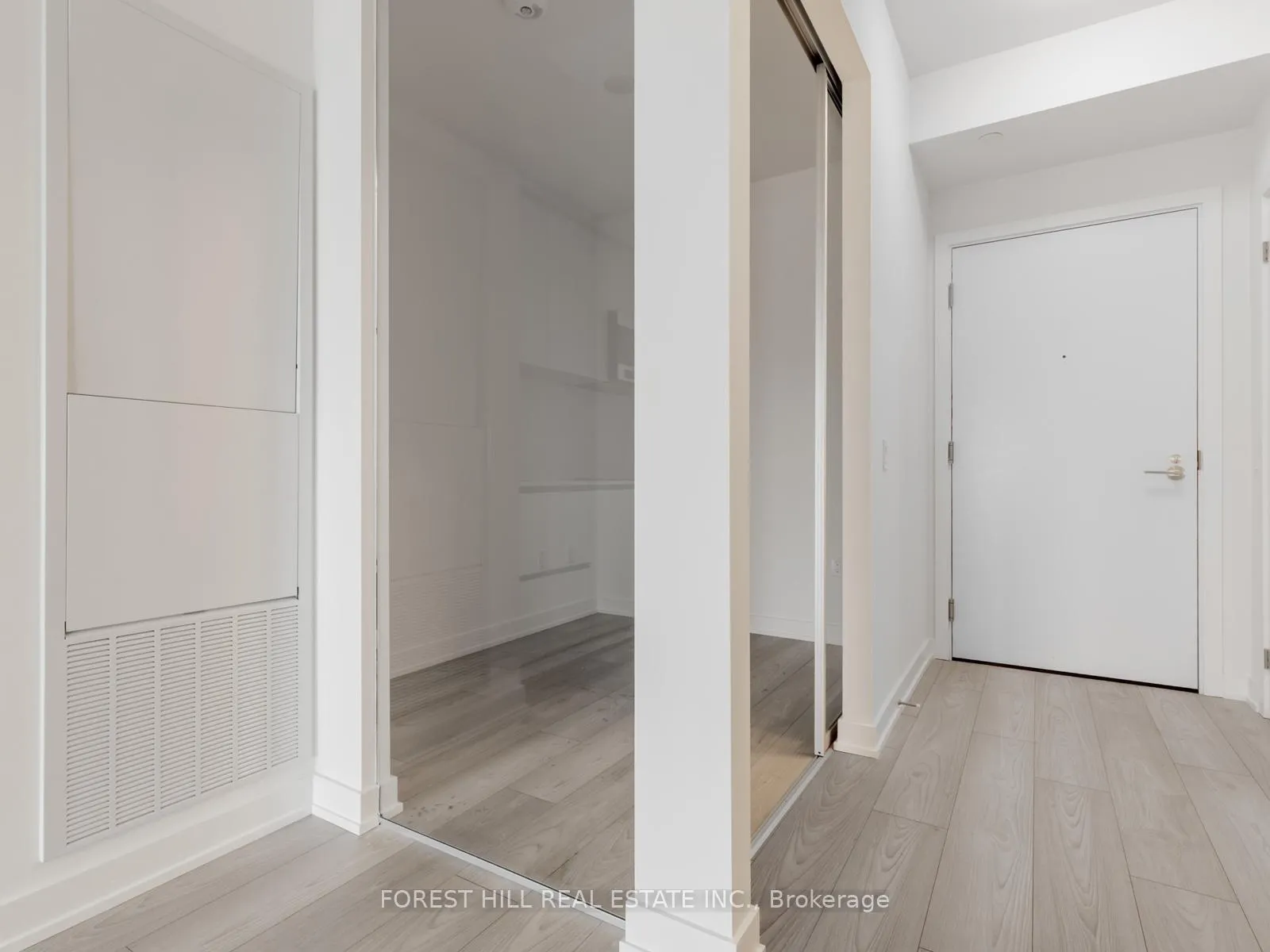 Photo 3 of Unit 1910S, 110 Broadway Avenue, Toronto, Mount Pleasant West — HOMEH