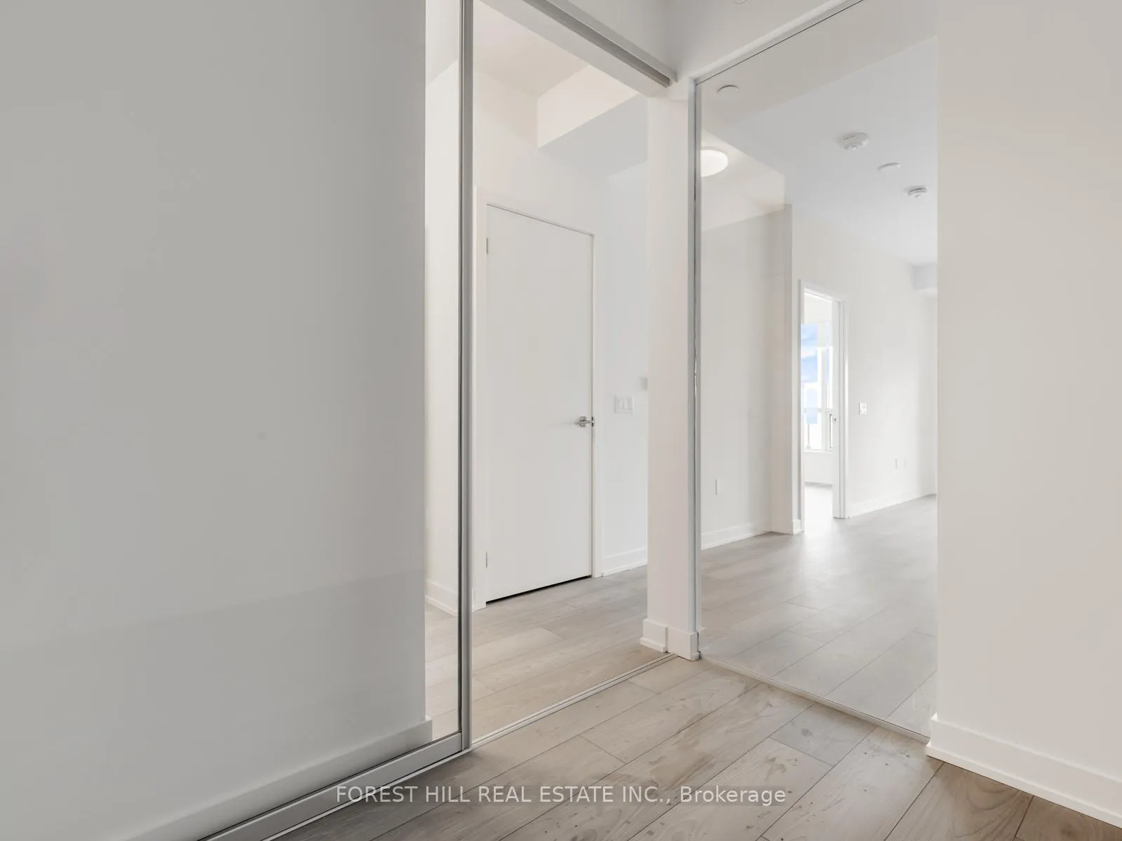Photo 5 of Unit 1910S, 110 Broadway Avenue, Toronto, Mount Pleasant West — HOMEH