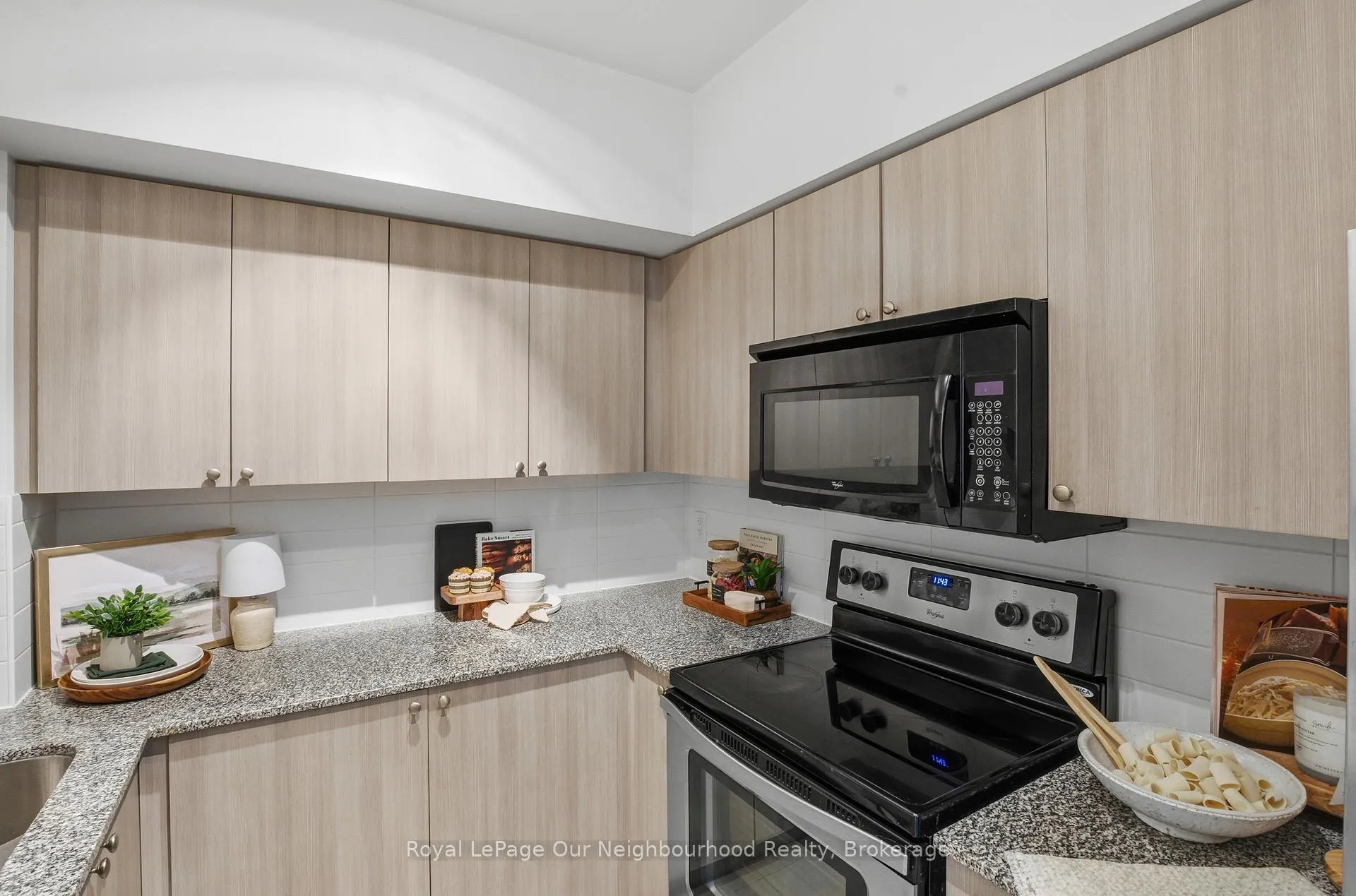 Photo 8 of Unit 301, 1235 Bayly Street, Pickering, Bay Ridges — HOMEH