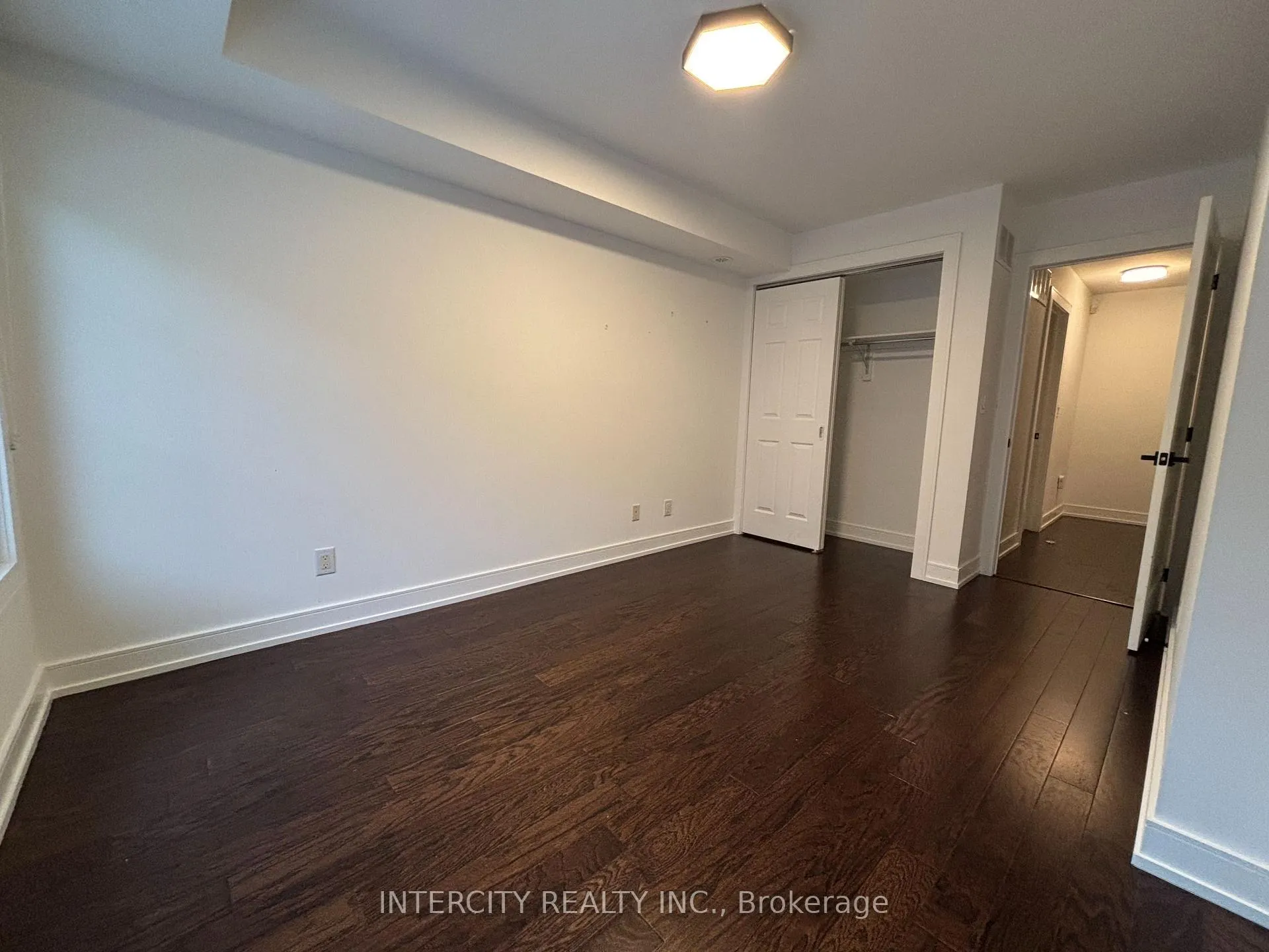 Photo 7 of Unit 8, 7 Brighton Place, Vaughan, Crestwood-Springfarm-Yorkhill — HOMEH
