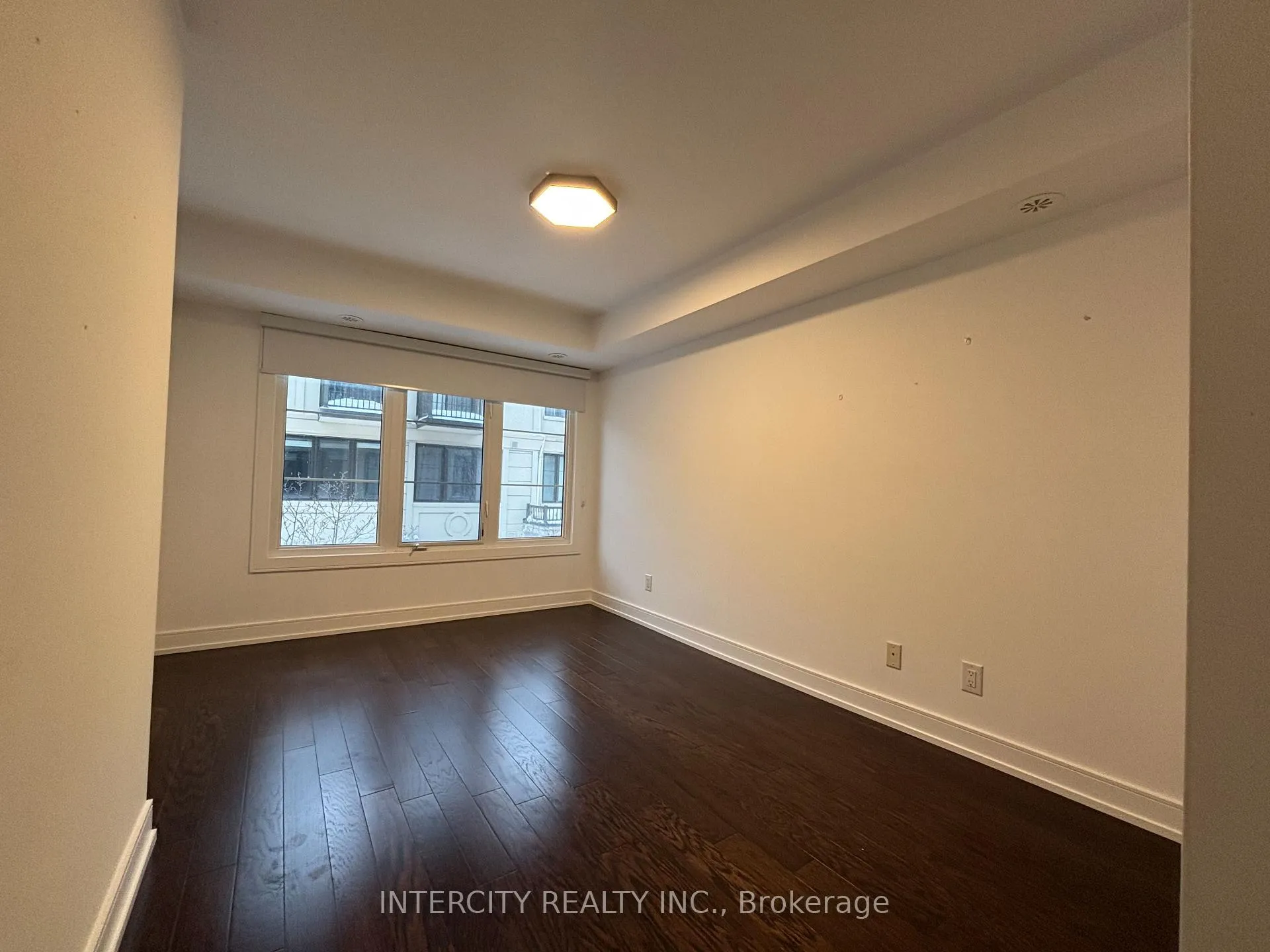 Photo 8 of Unit 8, 7 Brighton Place, Vaughan, Crestwood-Springfarm-Yorkhill — HOMEH