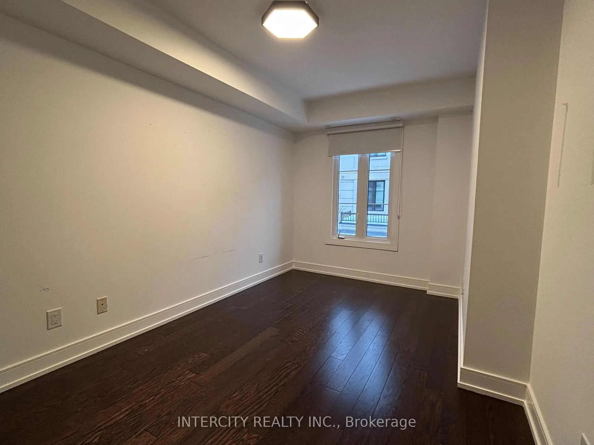 Photo 10 of Unit 8, 7 Brighton Place, Vaughan, Crestwood-Springfarm-Yorkhill — HOMEH
