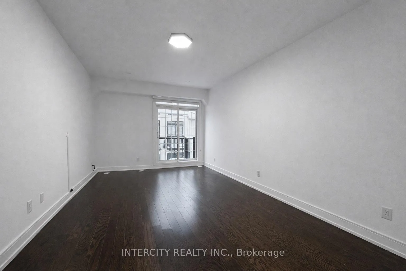 Photo 13 of Unit 8, 7 Brighton Place, Vaughan, Crestwood-Springfarm-Yorkhill — HOMEH