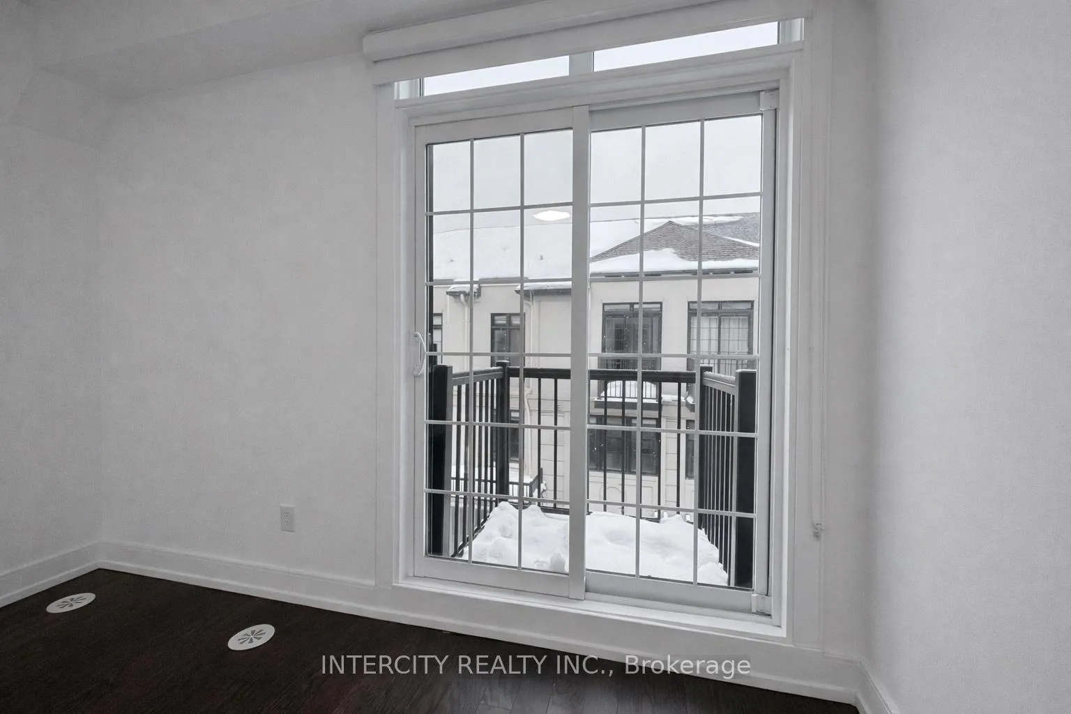 Photo 14 of Unit 8, 7 Brighton Place, Vaughan, Crestwood-Springfarm-Yorkhill — HOMEH