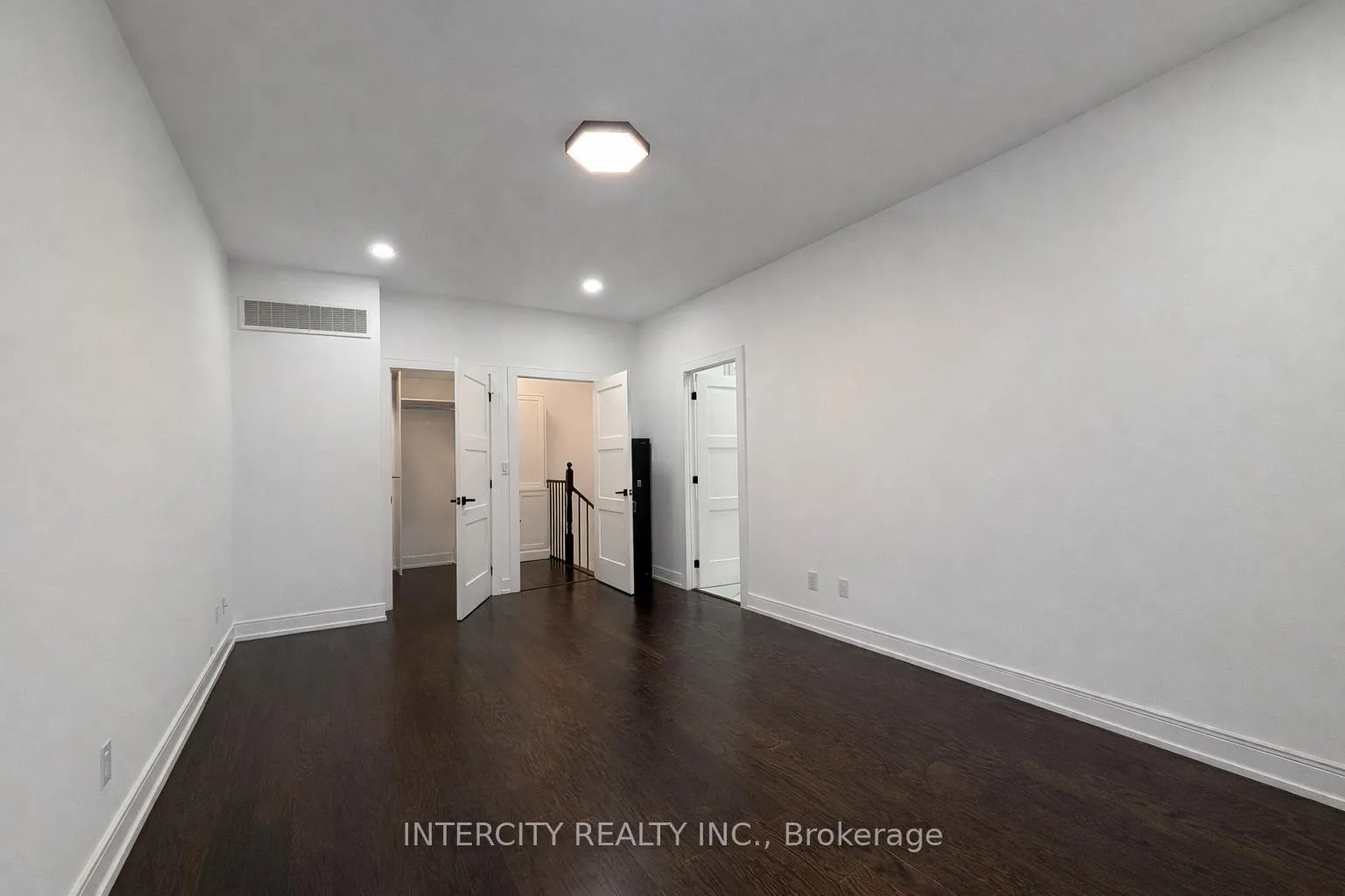 Photo 15 of Unit 8, 7 Brighton Place, Vaughan, Crestwood-Springfarm-Yorkhill — HOMEH