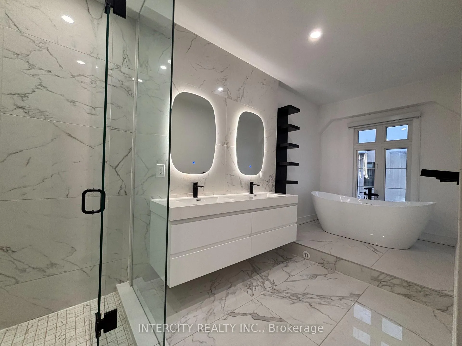 Photo 16 of Unit 8, 7 Brighton Place, Vaughan, Crestwood-Springfarm-Yorkhill — HOMEH