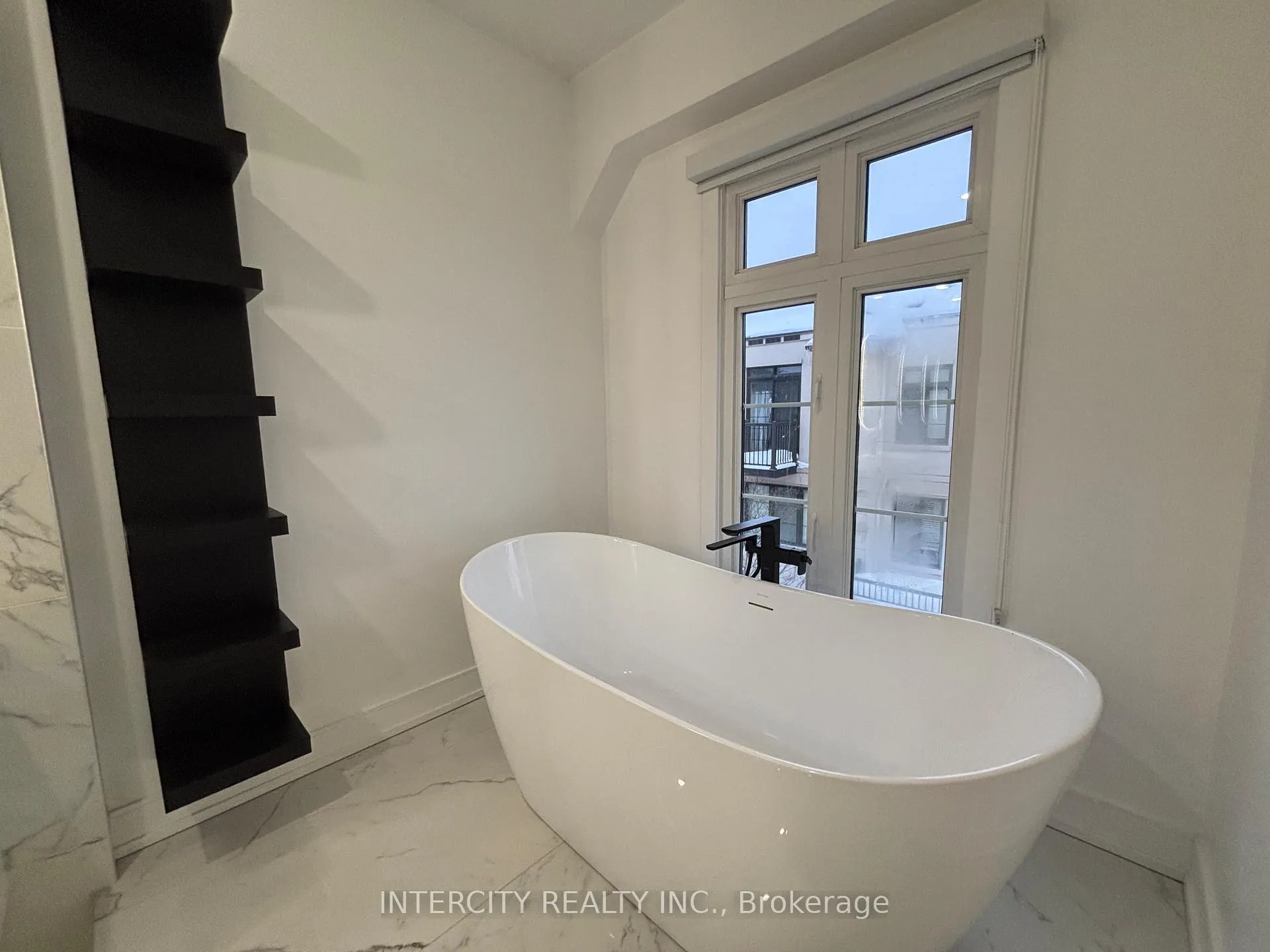 Photo 17 of Unit 8, 7 Brighton Place, Vaughan, Crestwood-Springfarm-Yorkhill — HOMEH