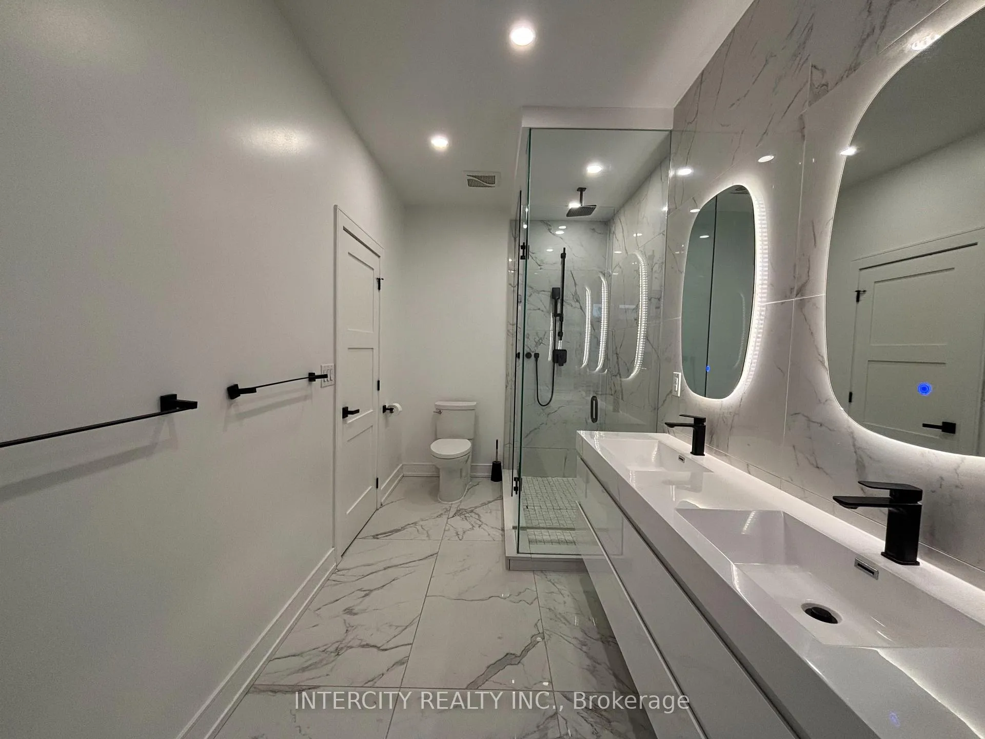 Photo 18 of Unit 8, 7 Brighton Place, Vaughan, Crestwood-Springfarm-Yorkhill — HOMEH