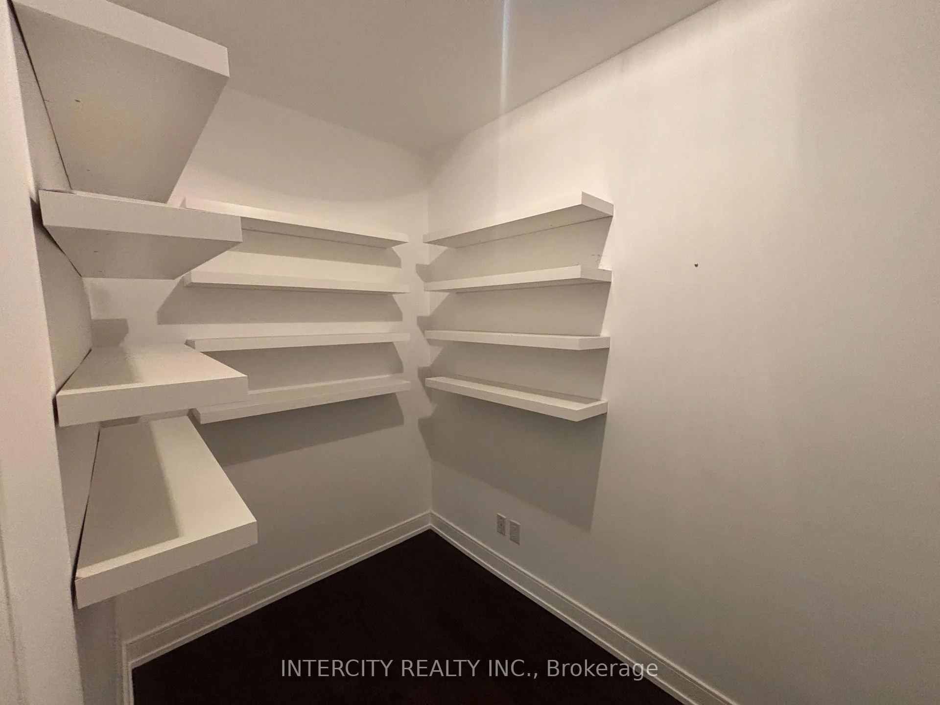 Photo 19 of Unit 8, 7 Brighton Place, Vaughan, Crestwood-Springfarm-Yorkhill — HOMEH