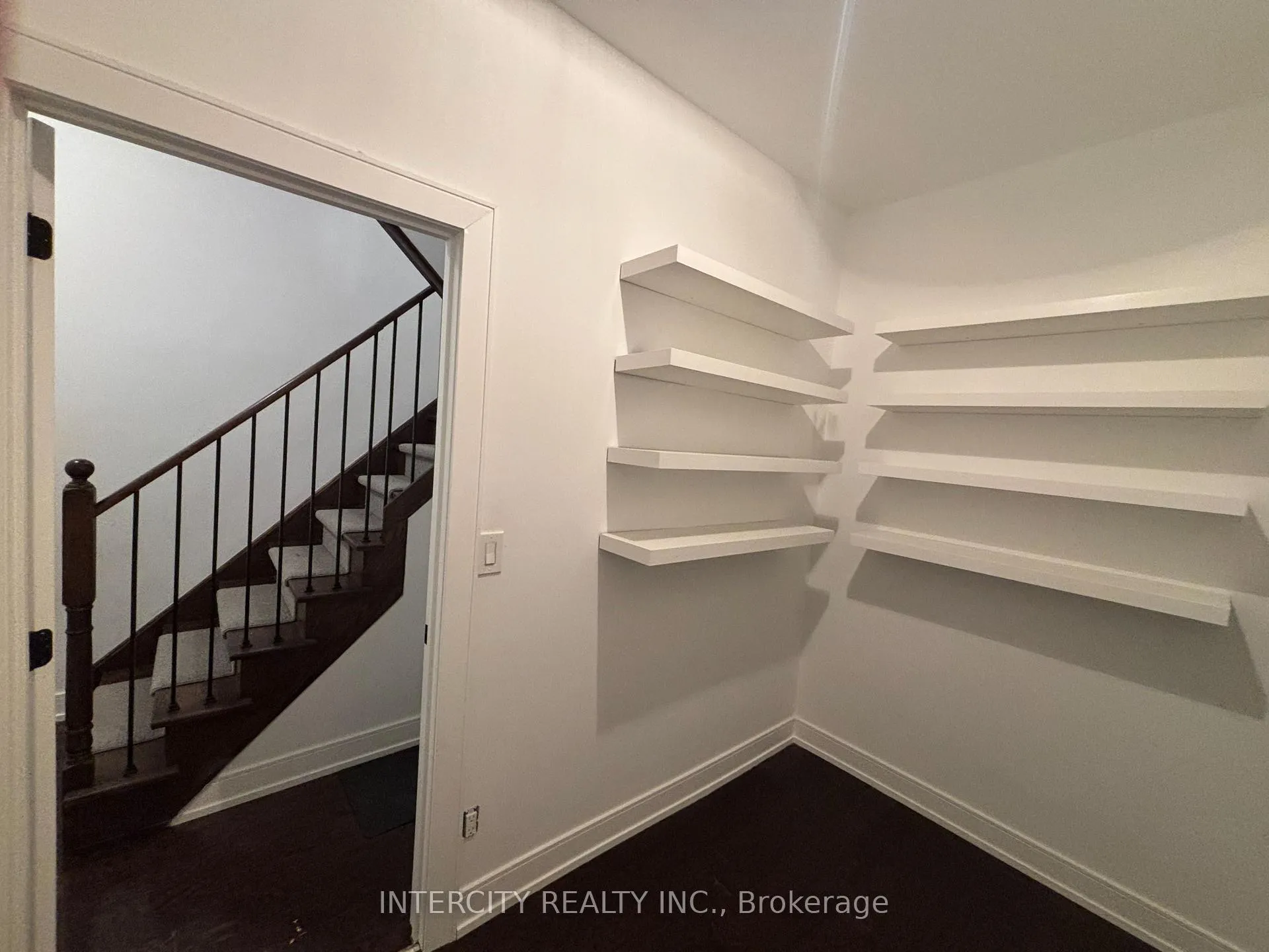 Photo 20 of Unit 8, 7 Brighton Place, Vaughan, Crestwood-Springfarm-Yorkhill — HOMEH
