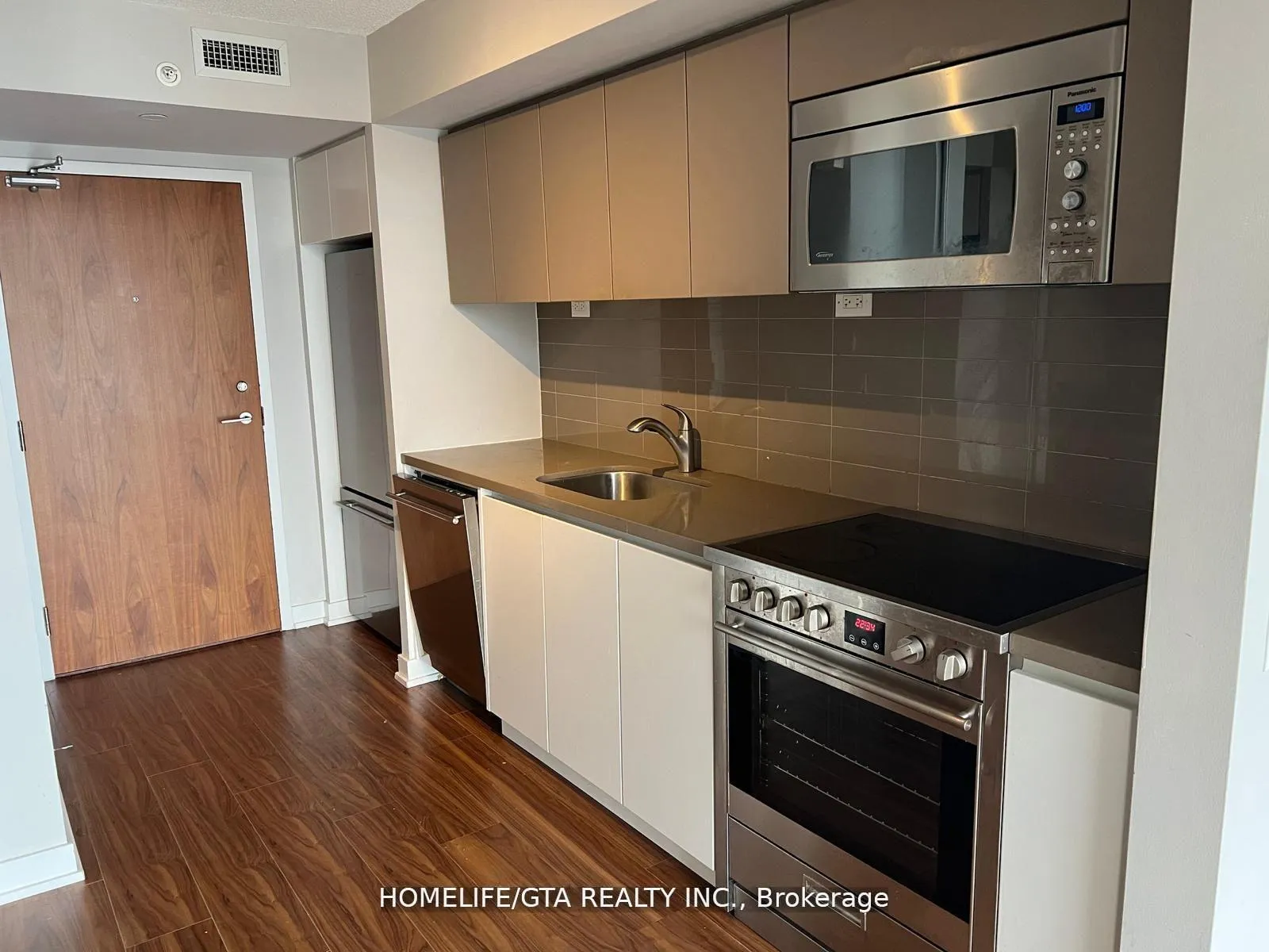 Photo 3 of Unit 1608, 85 Queens Wharf Road, Toronto, Waterfront Communities — HOMEH