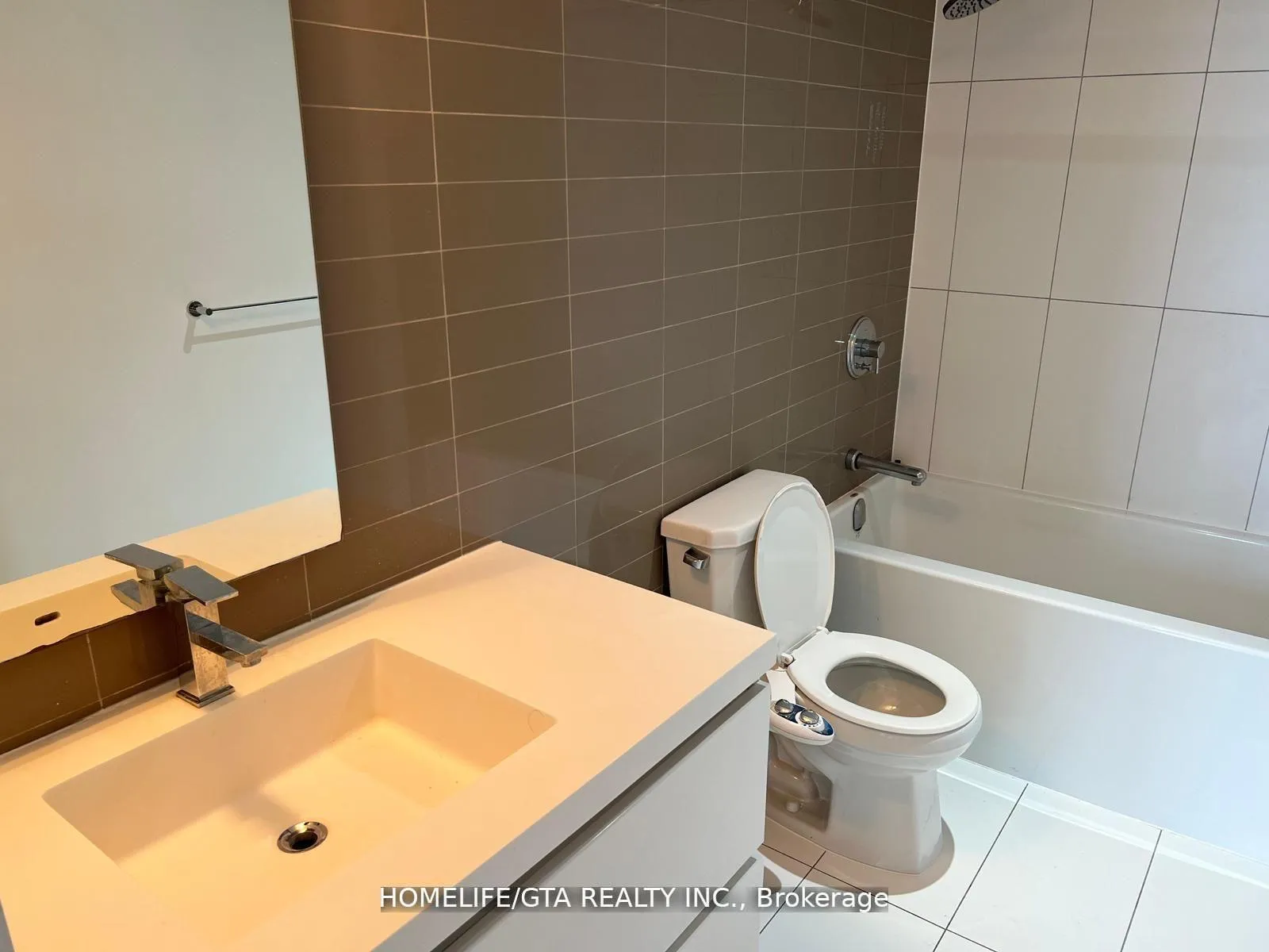 Photo 8 of Unit 1608, 85 Queens Wharf Road, Toronto, Waterfront Communities — HOMEH