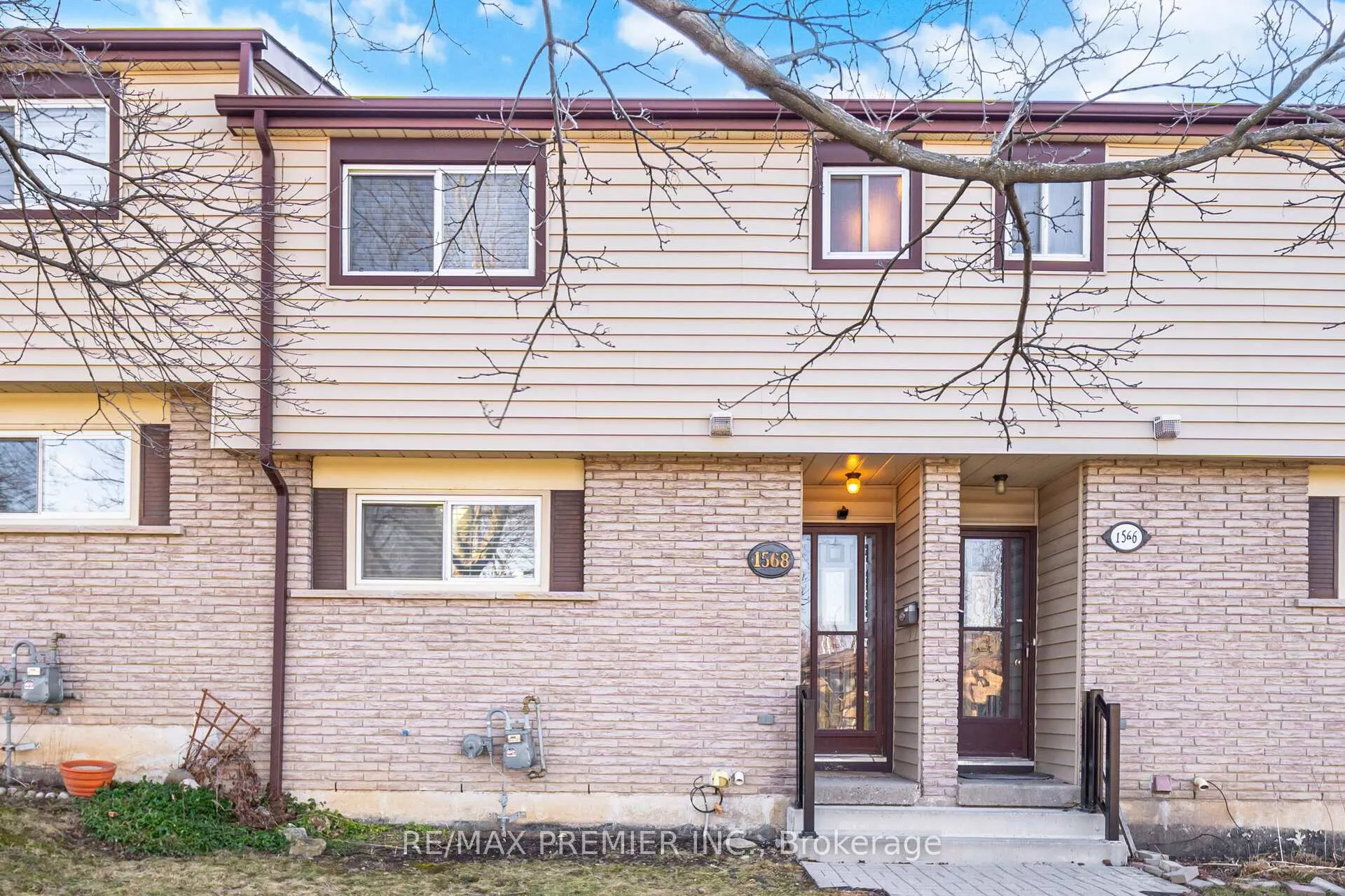 Front of Unit 32A, 1568 Garth Street