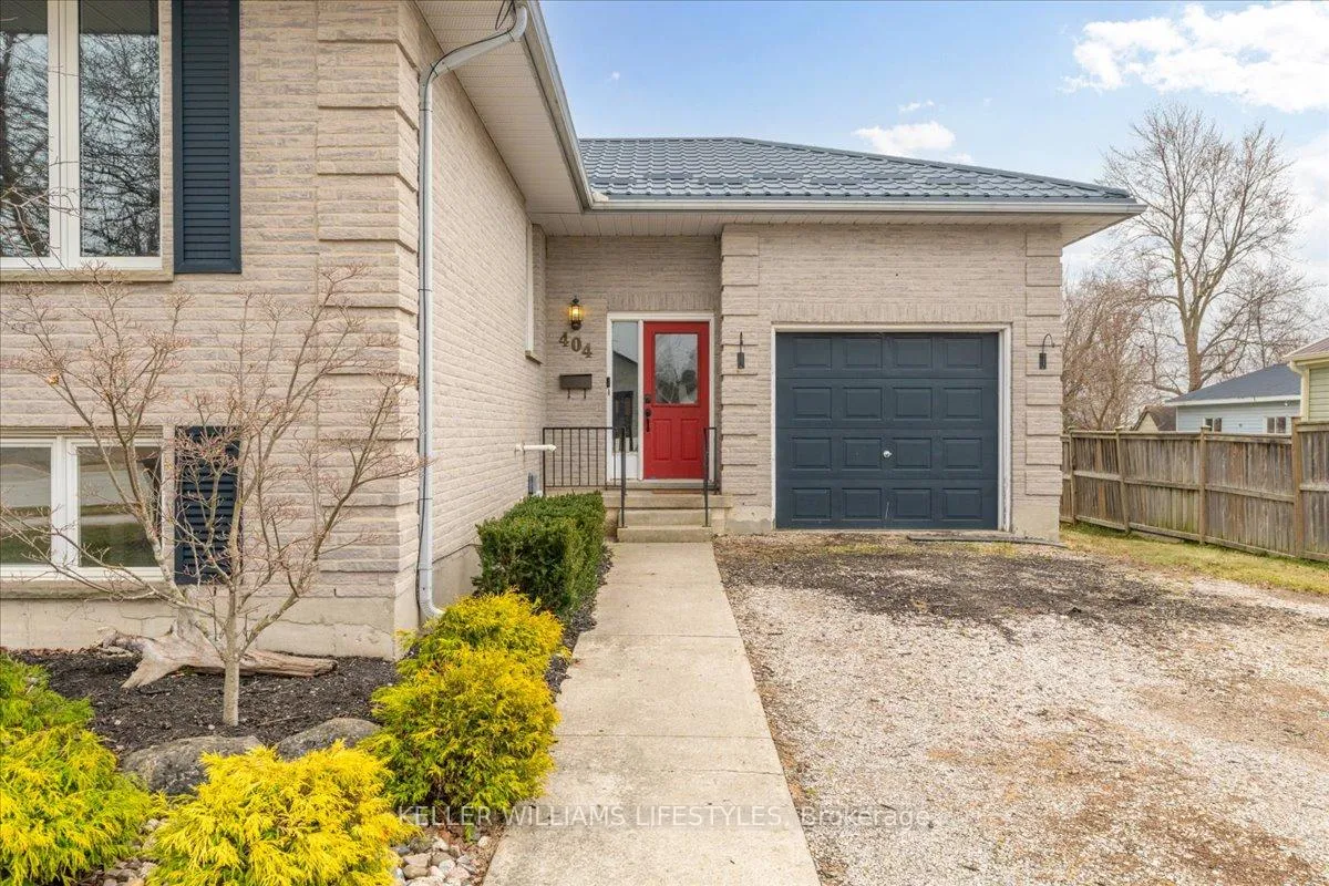 Photo 3 of 404 Ontario Street, Warwick, Watford — HOMEH