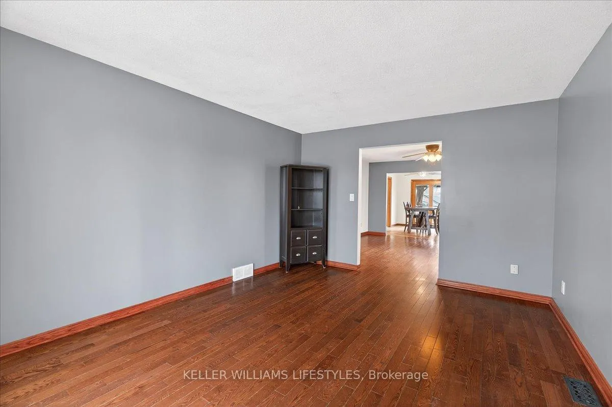 Photo 9 of 404 Ontario Street, Warwick, Watford — HOMEH
