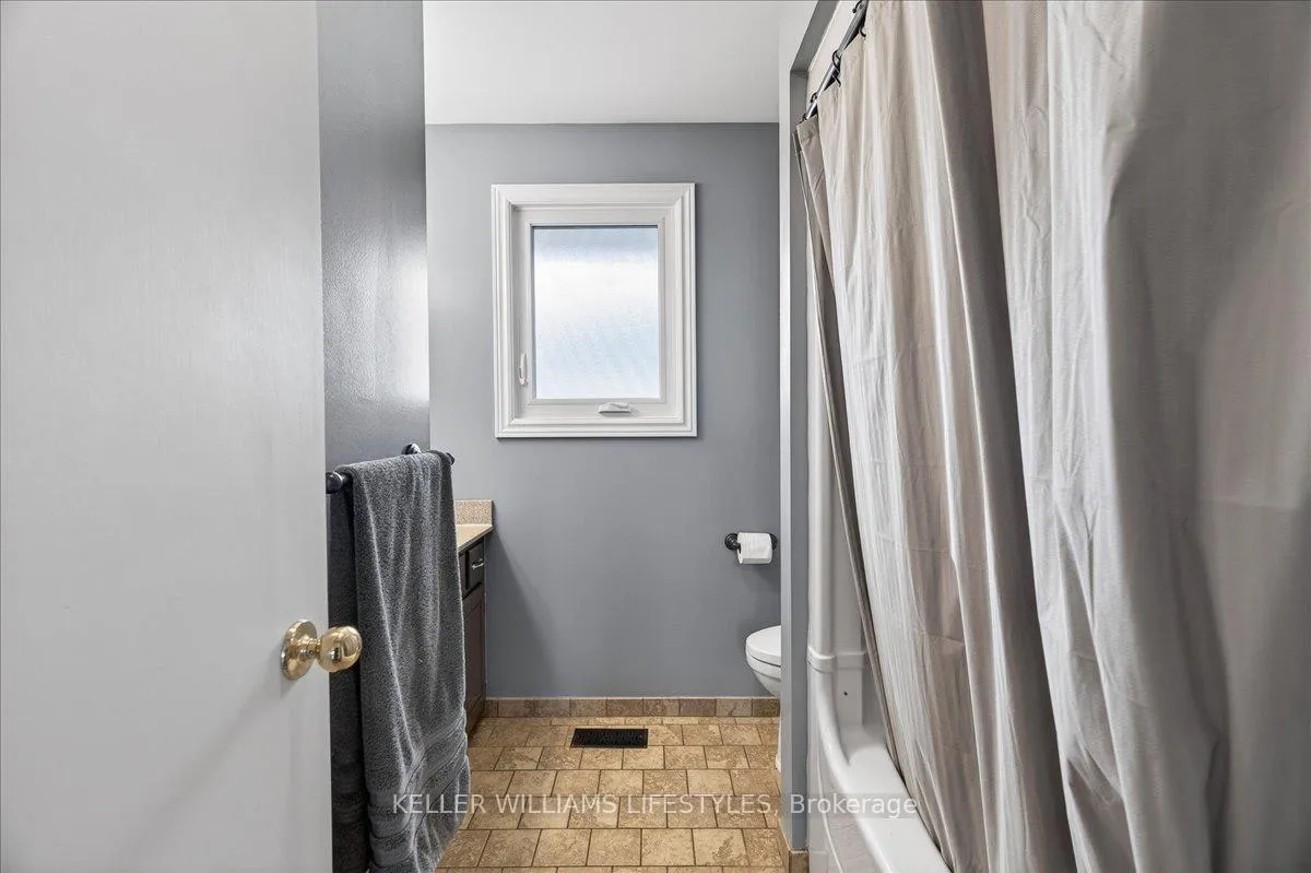 Photo 12 of 404 Ontario Street, Warwick, Watford — HOMEH