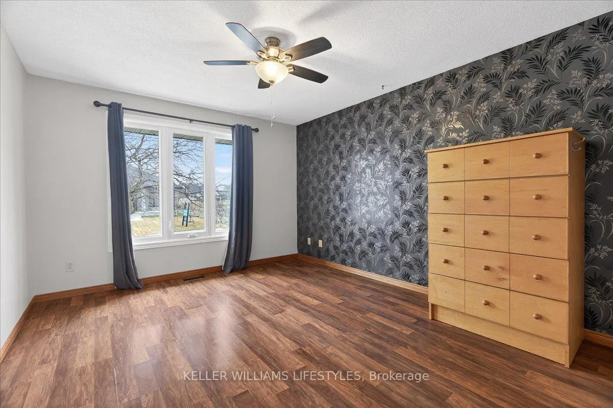 Photo 14 of 404 Ontario Street, Warwick, Watford — HOMEH