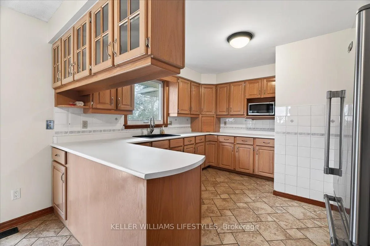 Photo 18 of 404 Ontario Street, Warwick, Watford — HOMEH