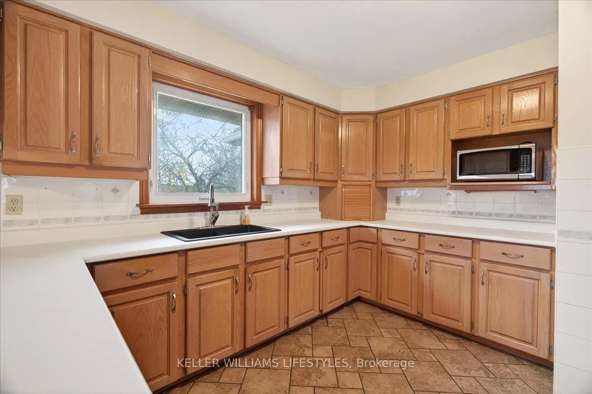 Photo 19 of 404 Ontario Street, Warwick, Watford — HOMEH