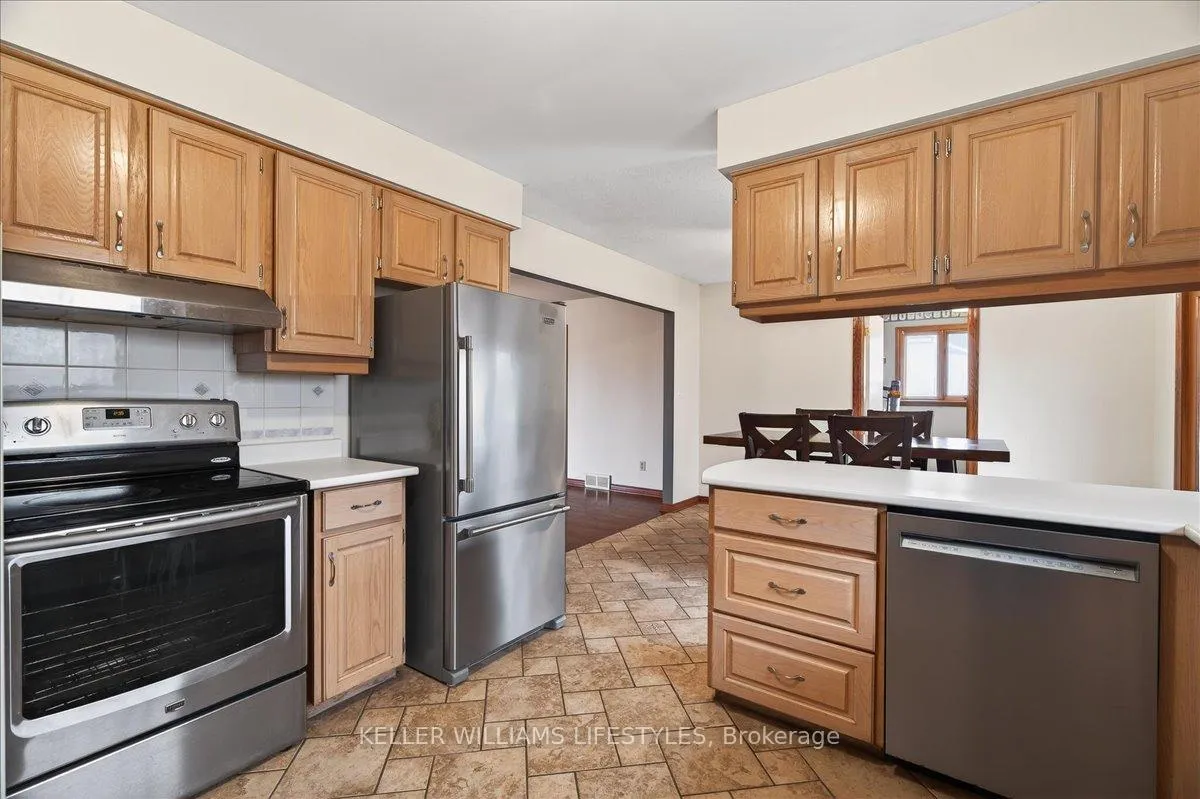 Photo 20 of 404 Ontario Street, Warwick, Watford — HOMEH