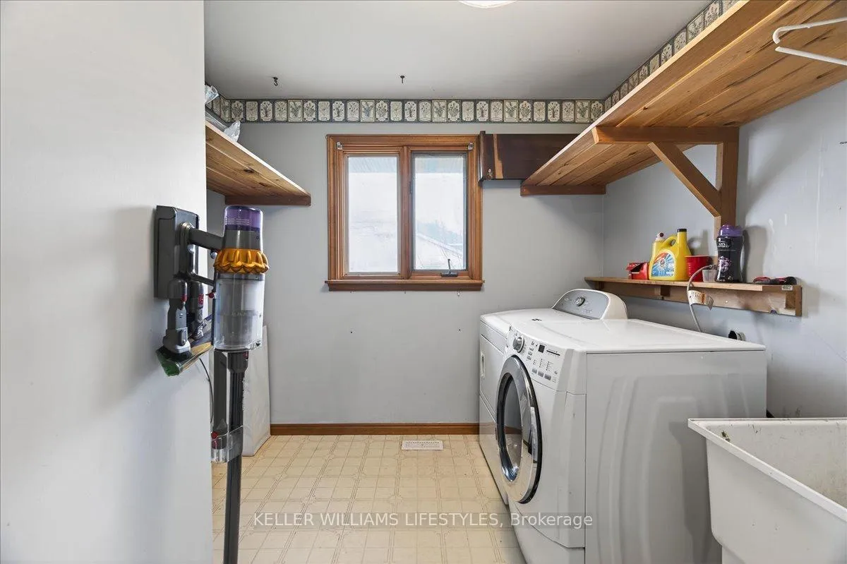 Photo 21 of 404 Ontario Street, Warwick, Watford — HOMEH