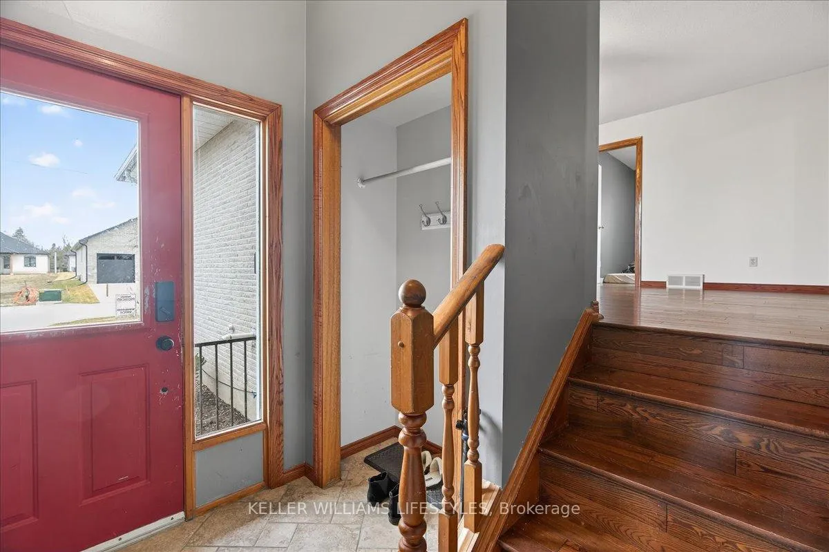 Photo 23 of 404 Ontario Street, Warwick, Watford — HOMEH