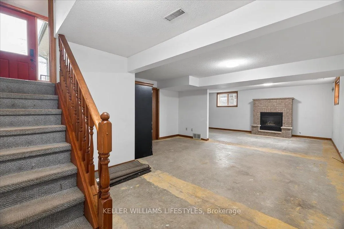 Photo 24 of 404 Ontario Street, Warwick, Watford — HOMEH