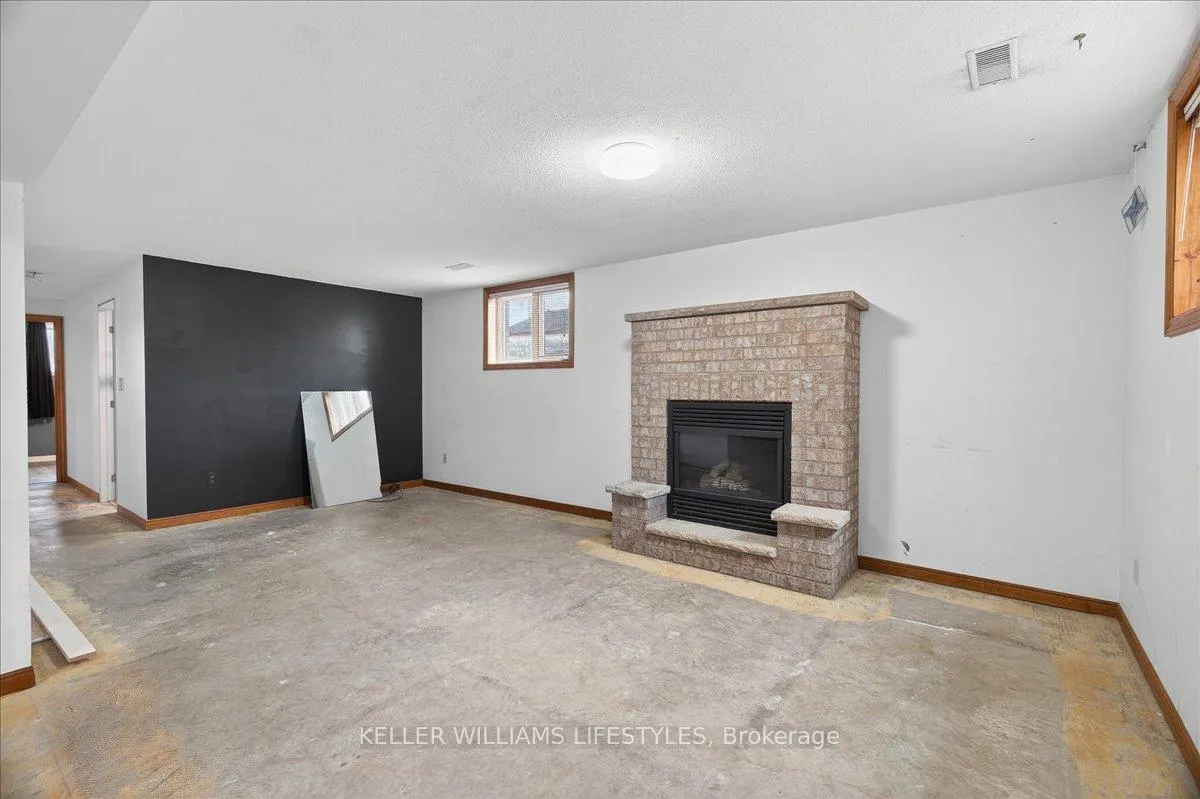 Photo 25 of 404 Ontario Street, Warwick, Watford — HOMEH