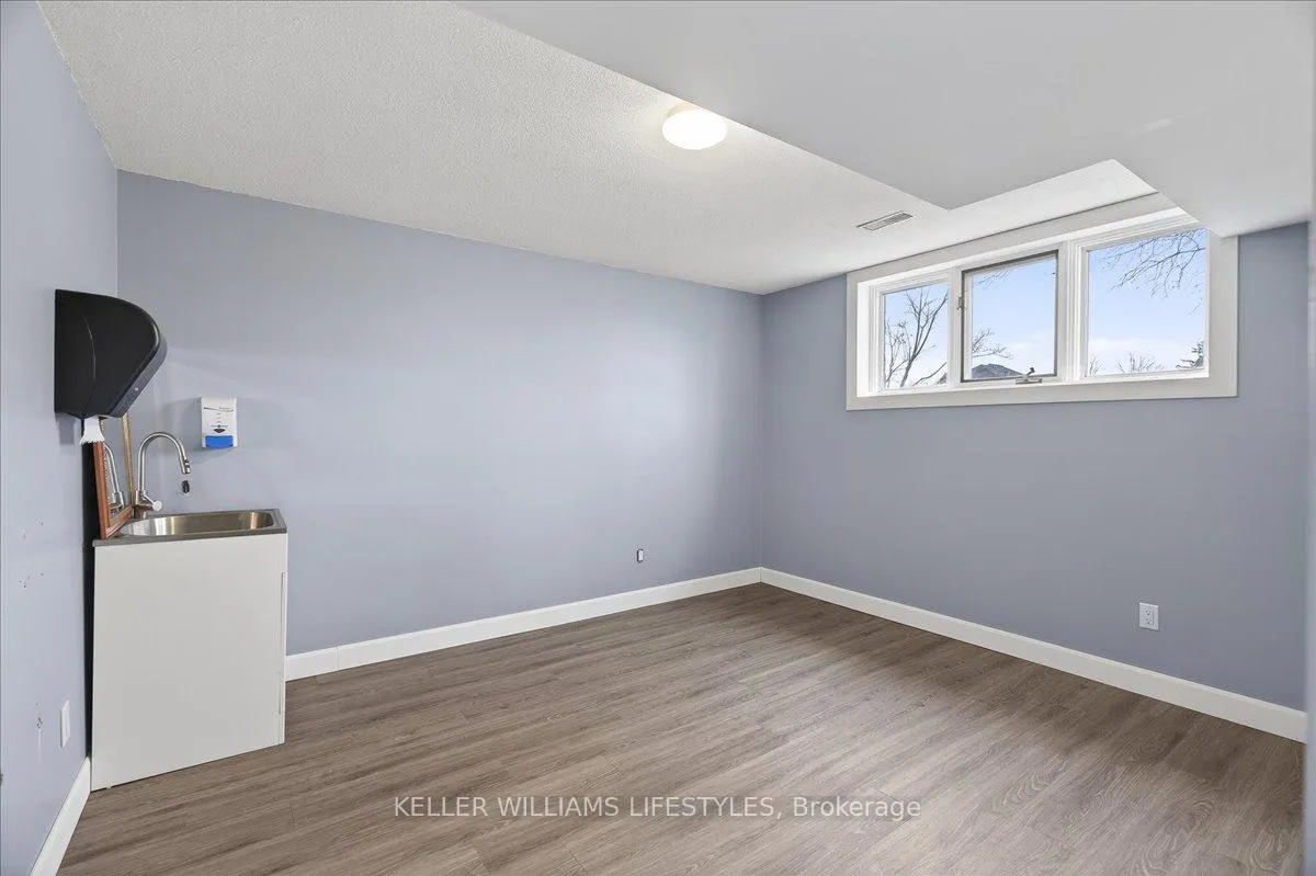 Photo 27 of 404 Ontario Street, Warwick, Watford — HOMEH
