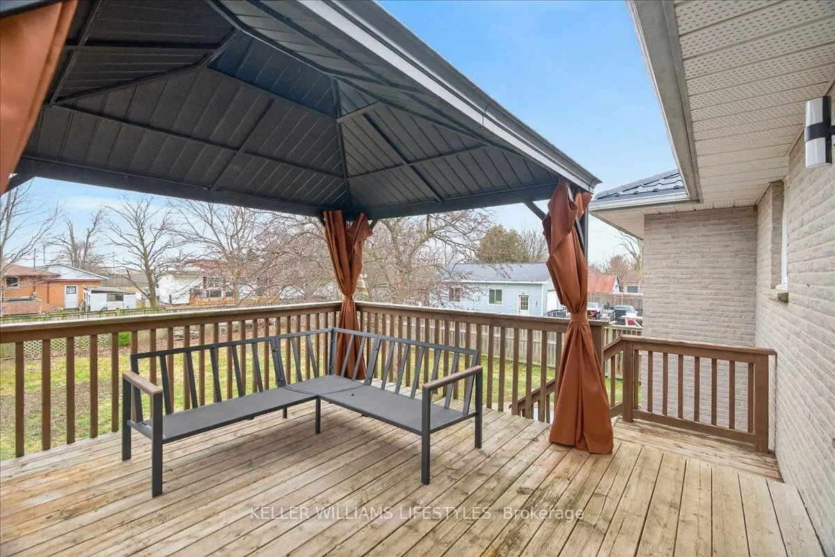 Photo 31 of 404 Ontario Street, Warwick, Watford — HOMEH