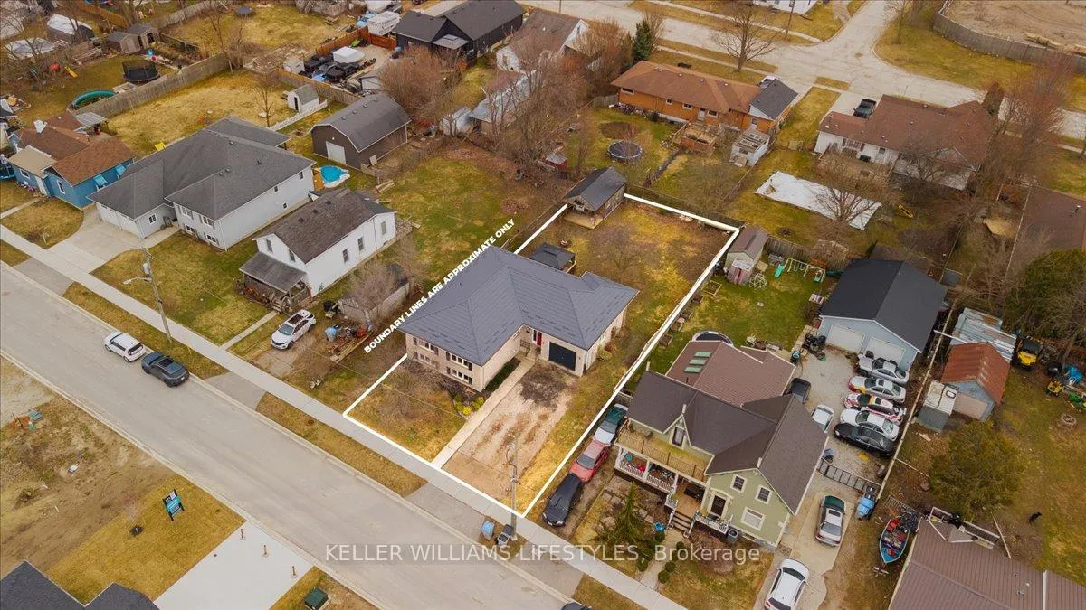 Photo 36 of 404 Ontario Street, Warwick, Watford — HOMEH