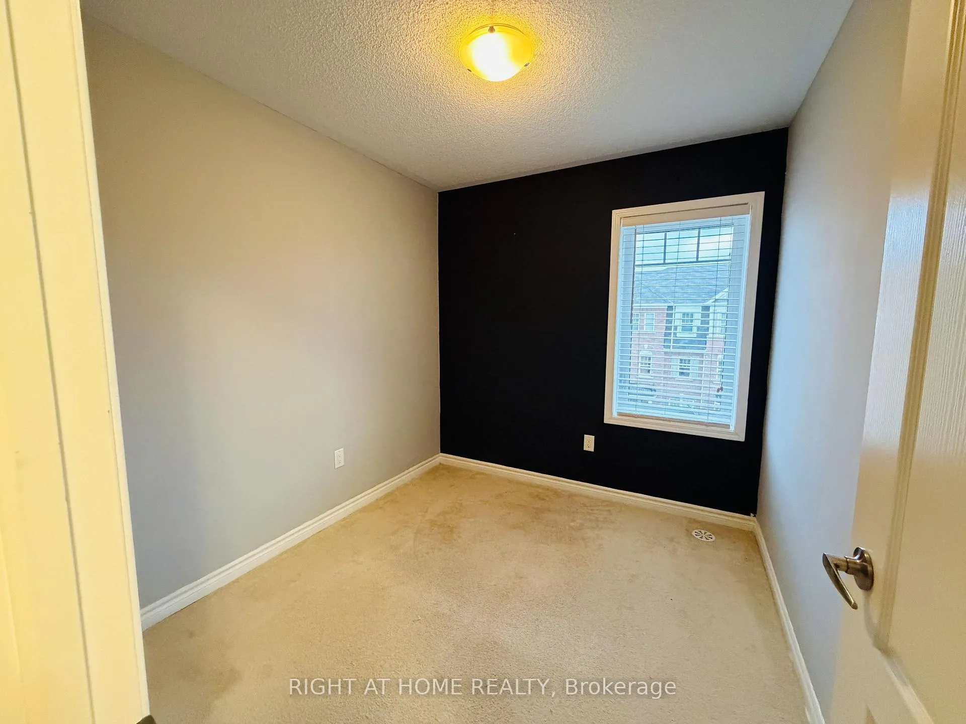 Photo 17 of 1633 Leblanc Court, Milton, Ford — HOMEH