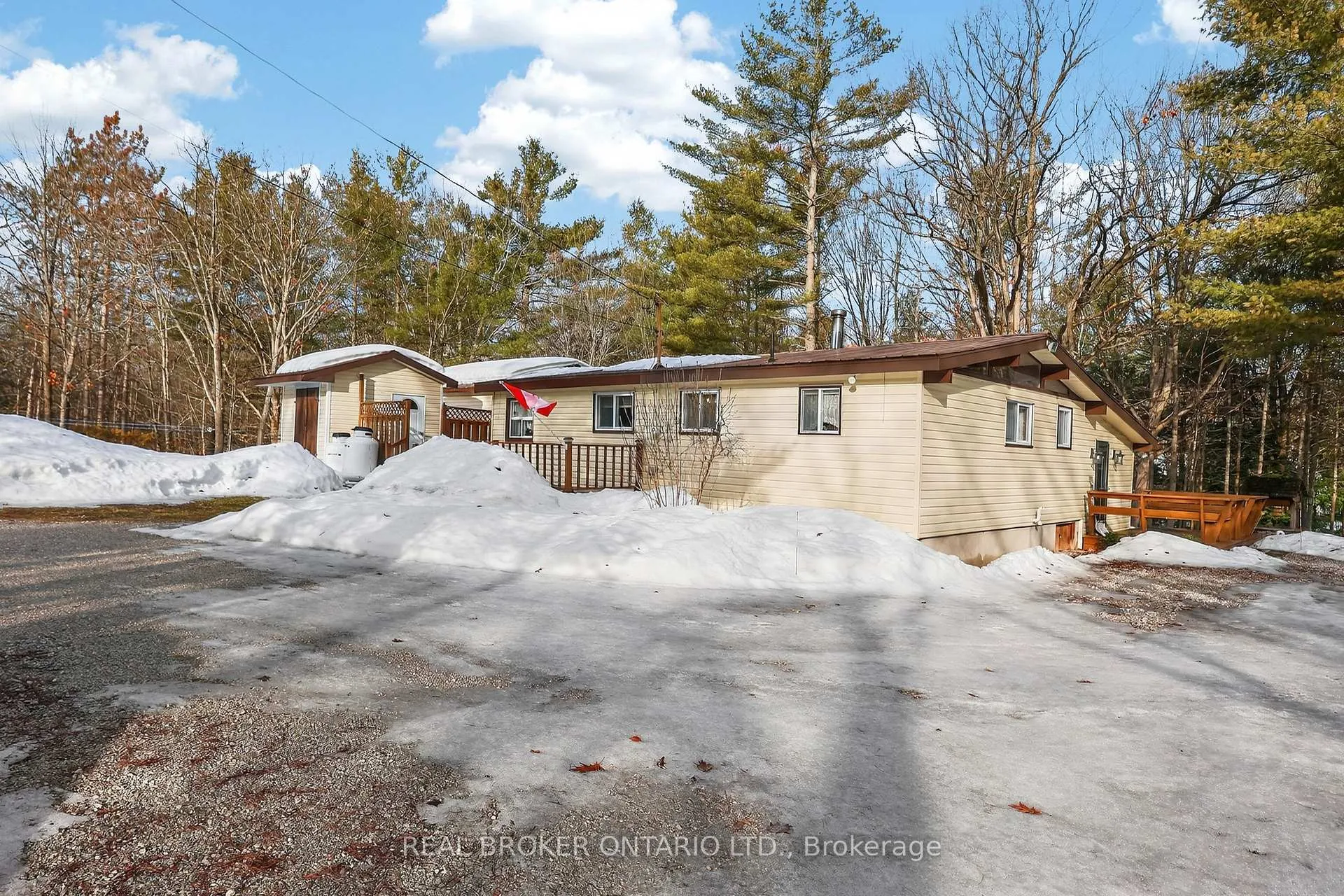 Photo 2 of 7862 Park Lane Crescent, Ramara, Rural Ramara — HOMEH