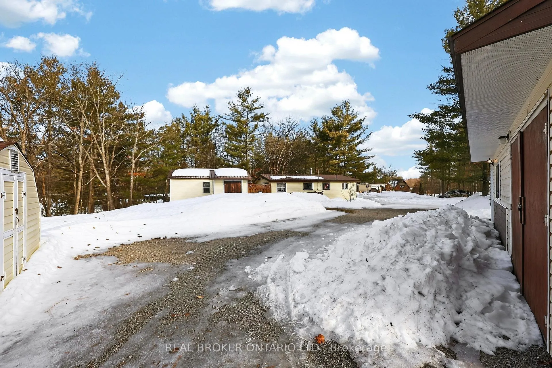Photo 4 of 7862 Park Lane Crescent, Ramara, Rural Ramara — HOMEH