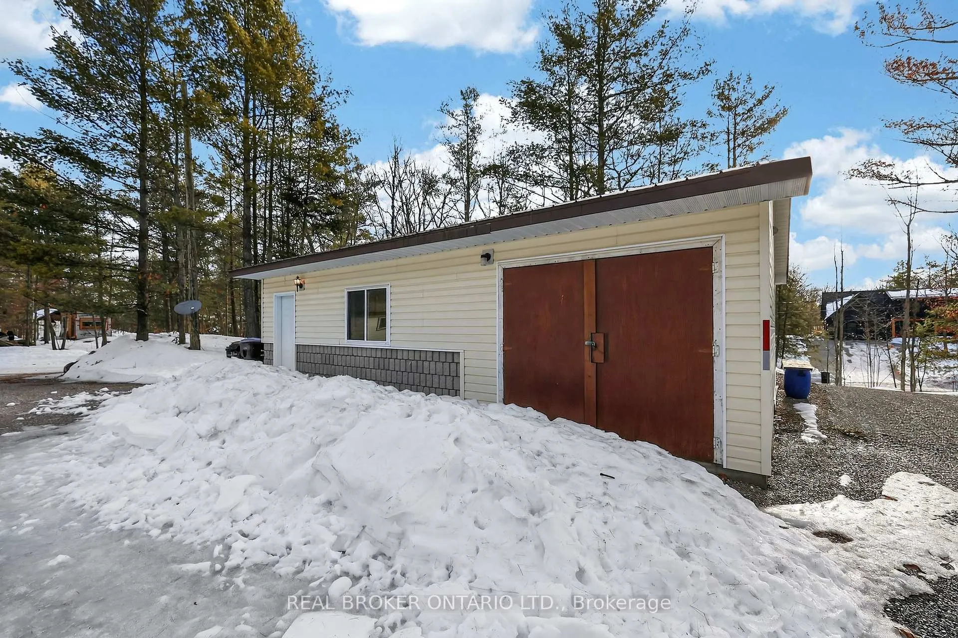 Photo 5 of 7862 Park Lane Crescent, Ramara, Rural Ramara — HOMEH