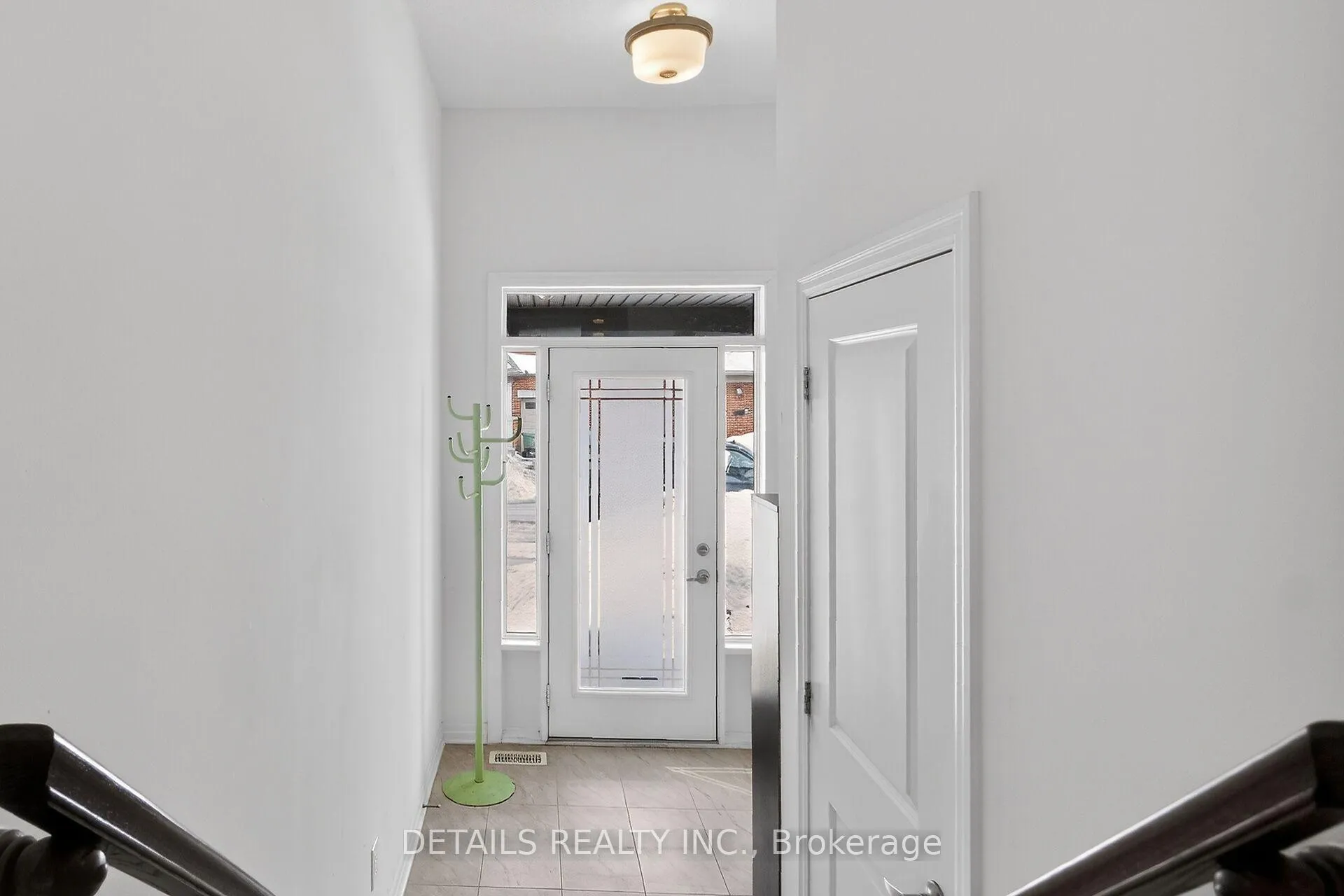Photo 3 of 124 Overberg Way, Ottawa, Kanata - Emerald Meadows/Trailwest — HOMEH
