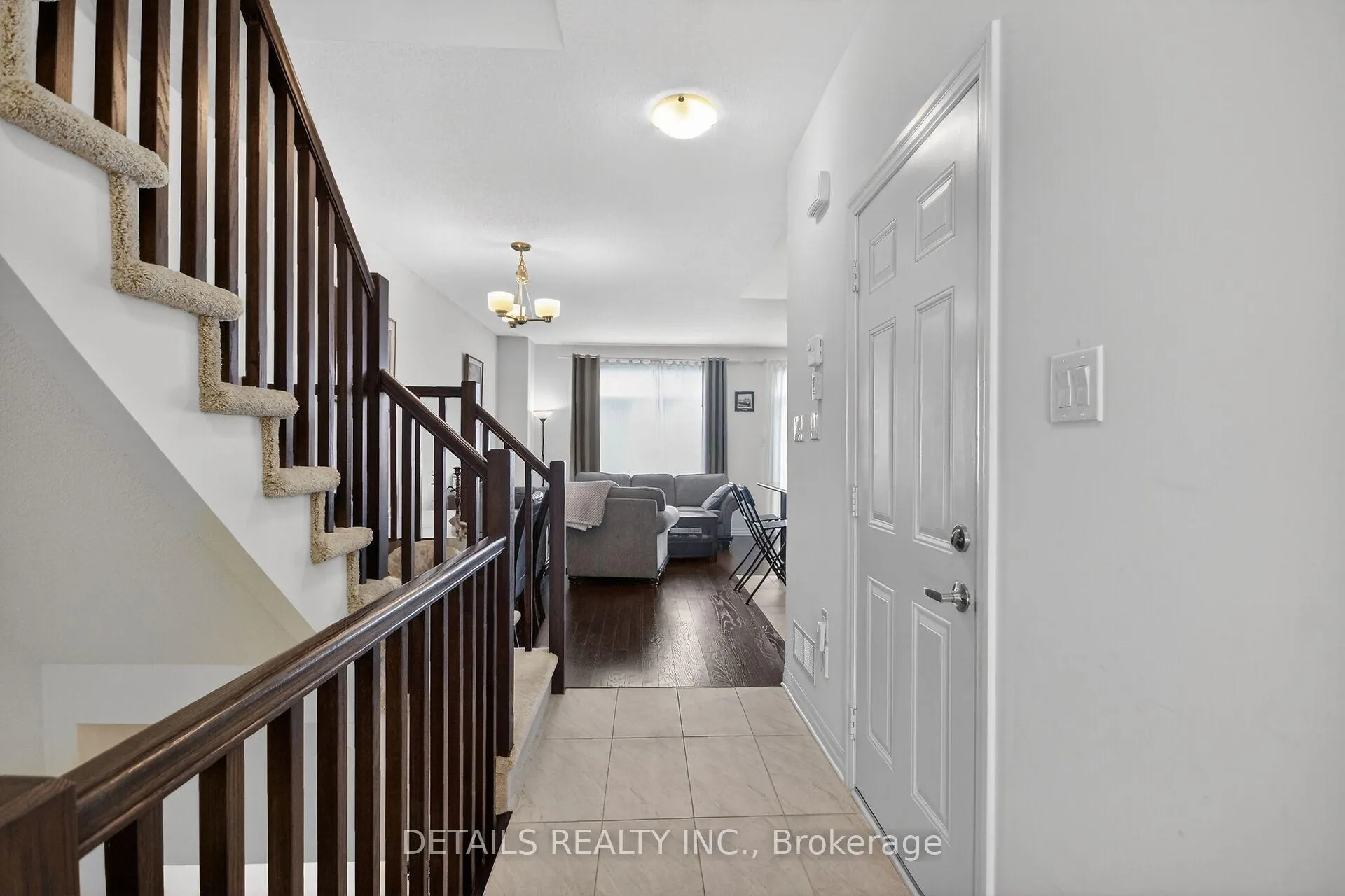 Photo 4 of 124 Overberg Way, Ottawa, Kanata - Emerald Meadows/Trailwest — HOMEH